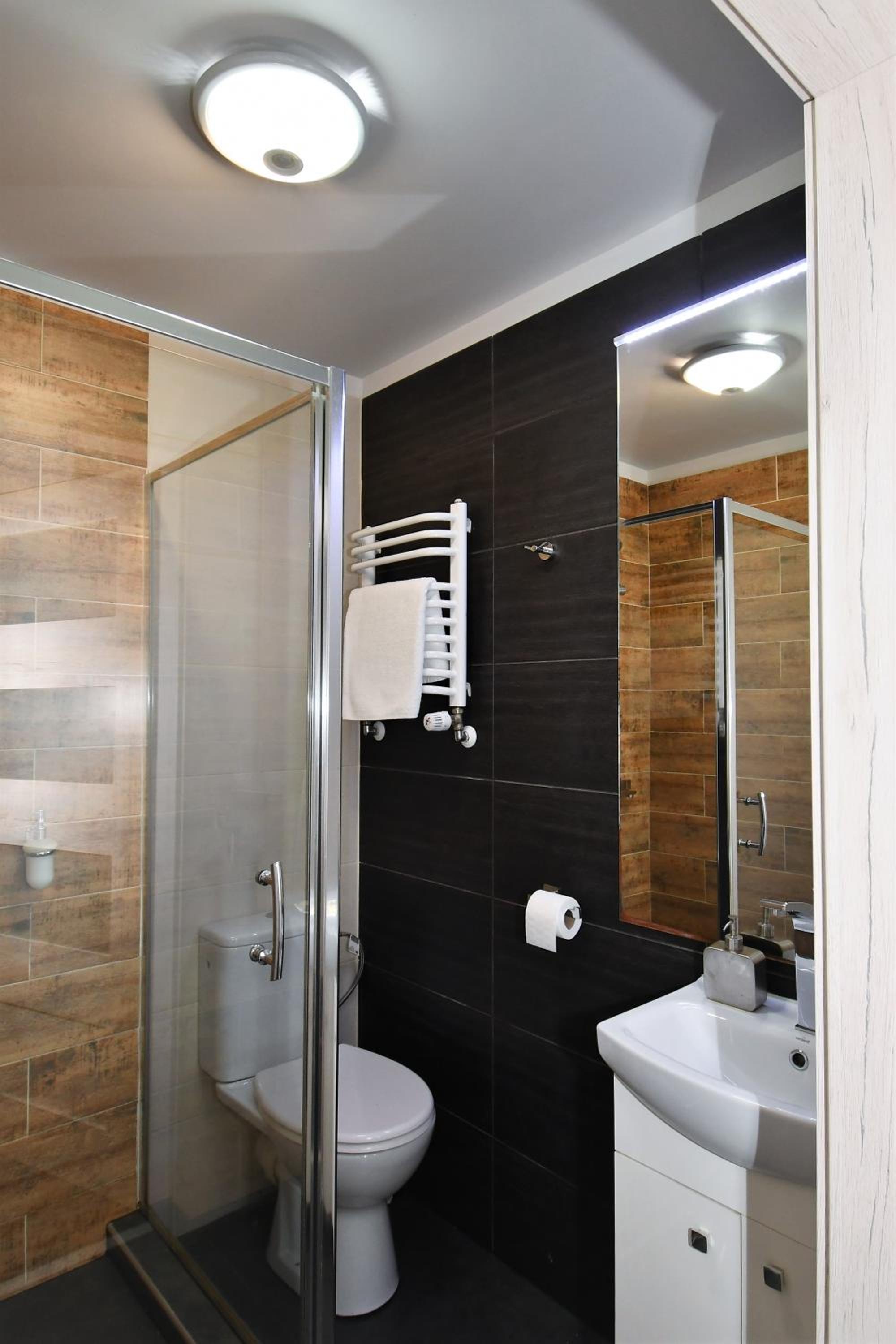 Double Room - Photo 3