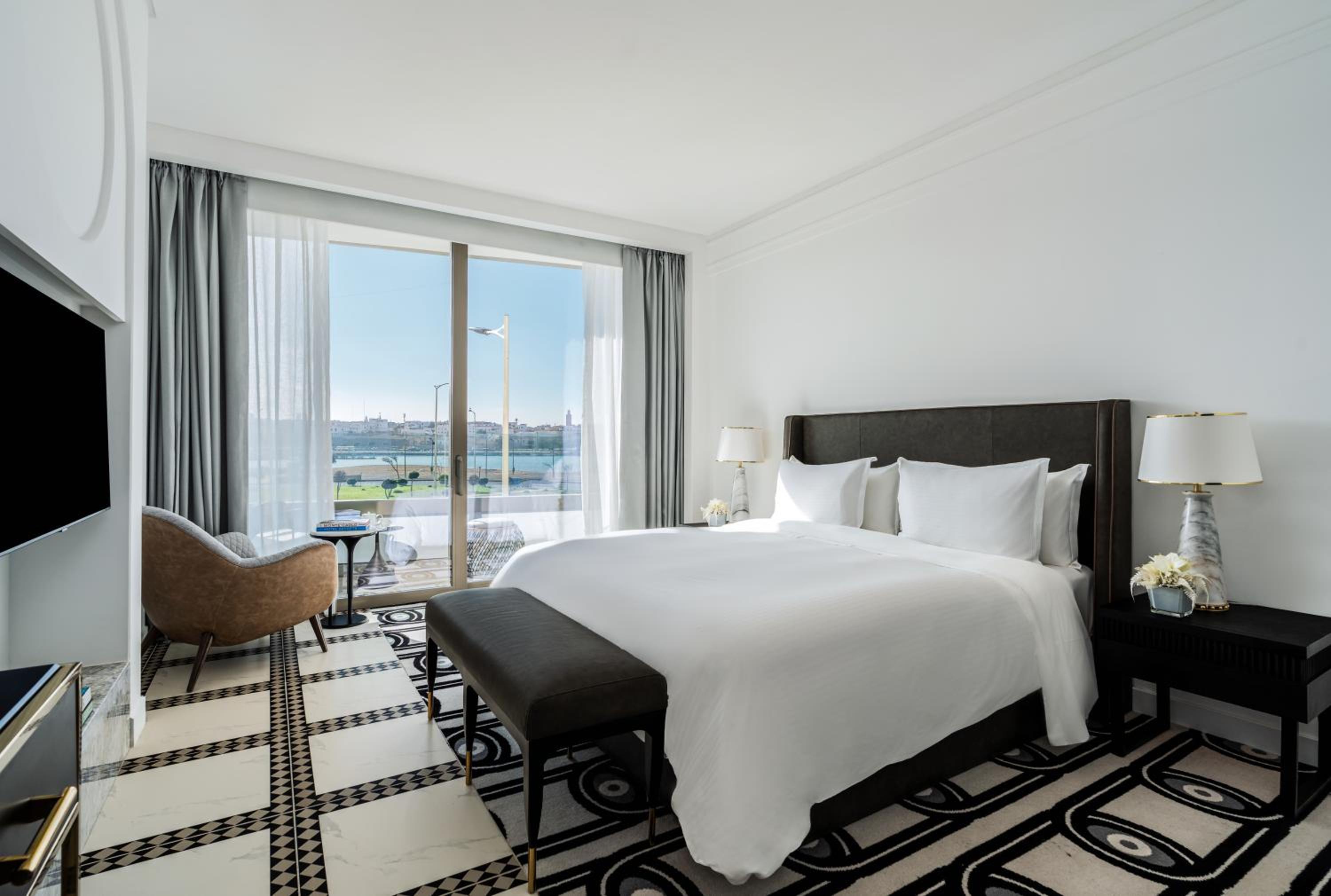 Fairmont King Room with Balcony and Ocean or City views - Photo 2