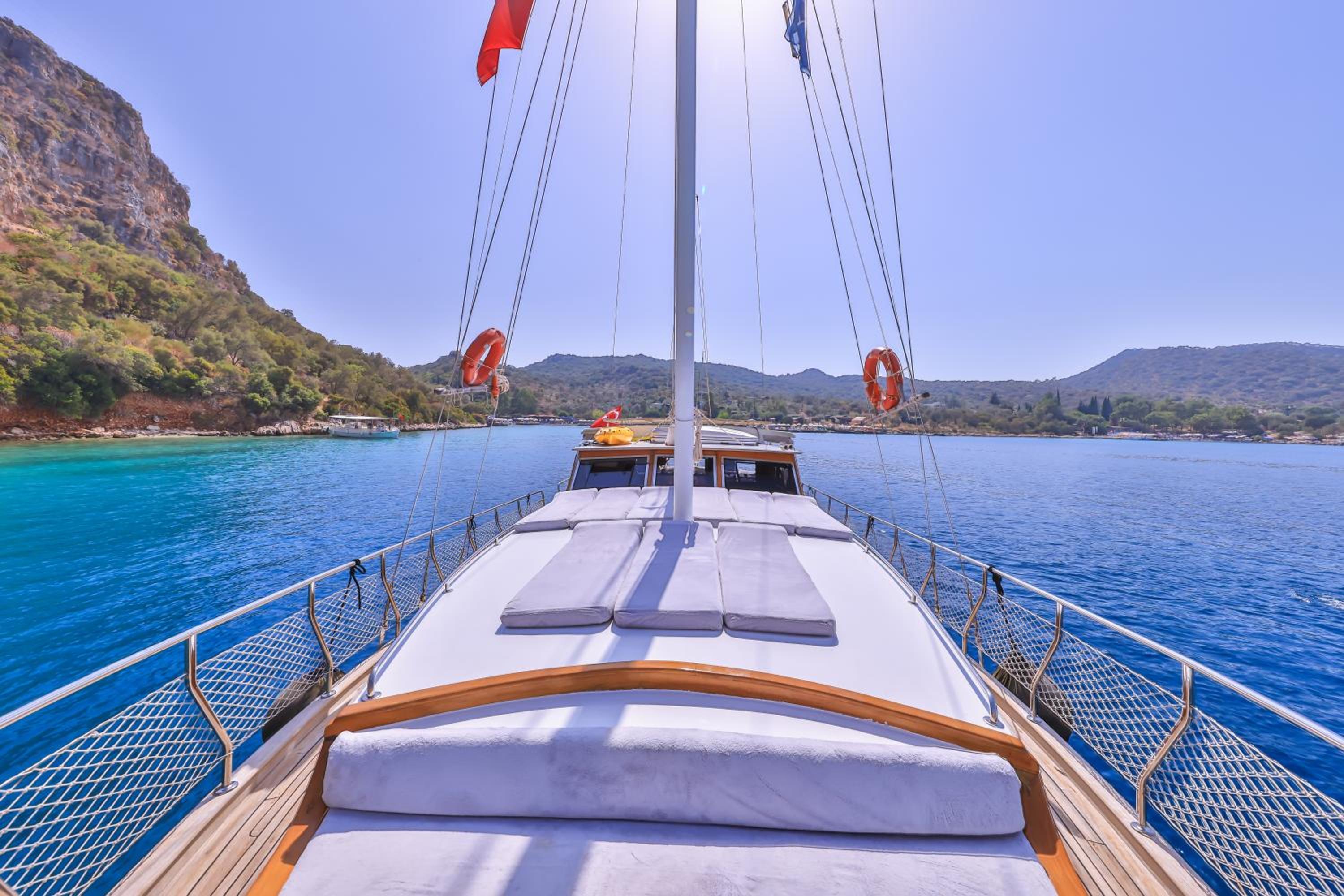Three-Cabin Boat - Photo 18