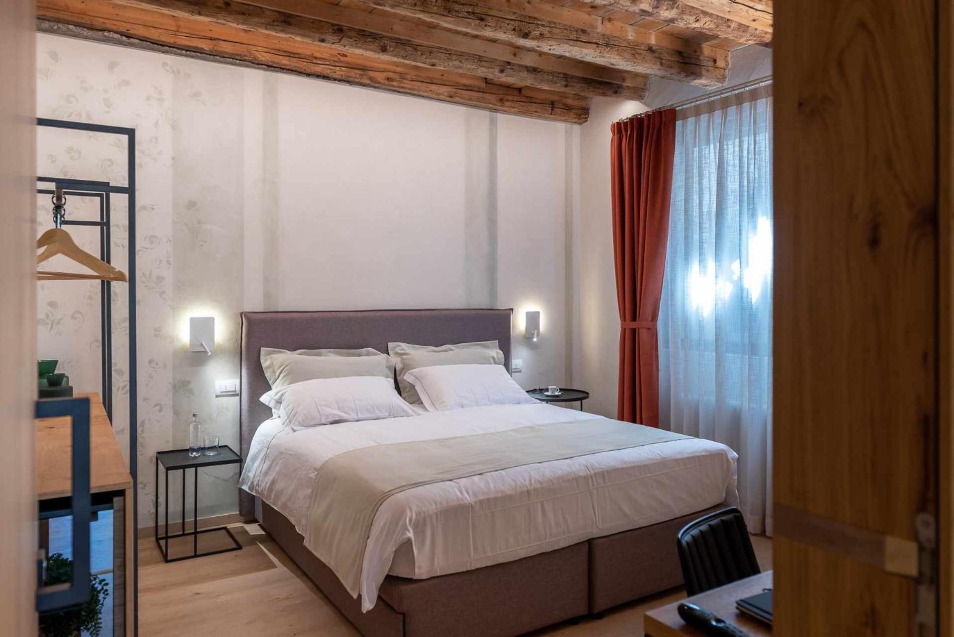 Deluxe Double Room with Shower