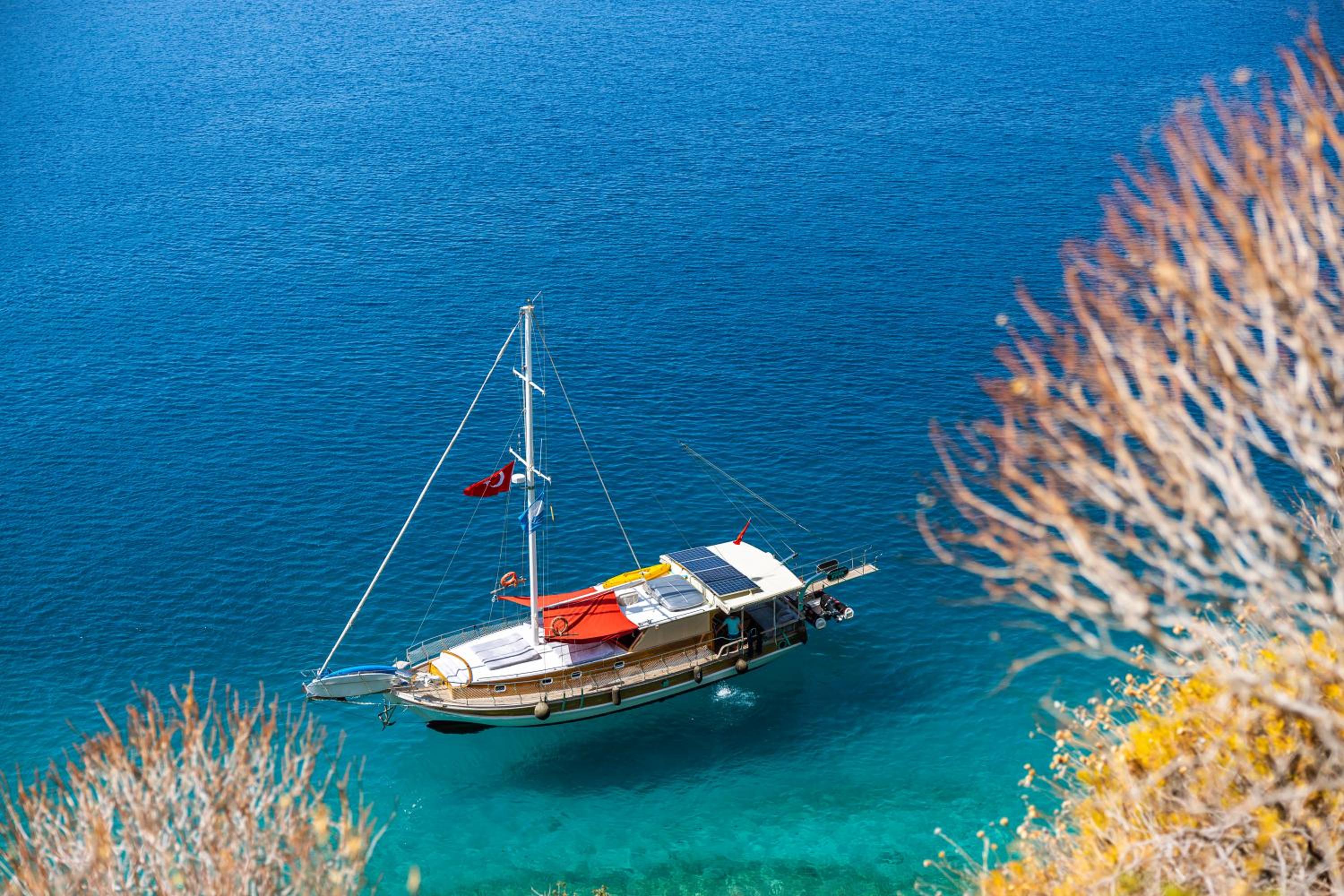 Three-Cabin Boat - Photo 21