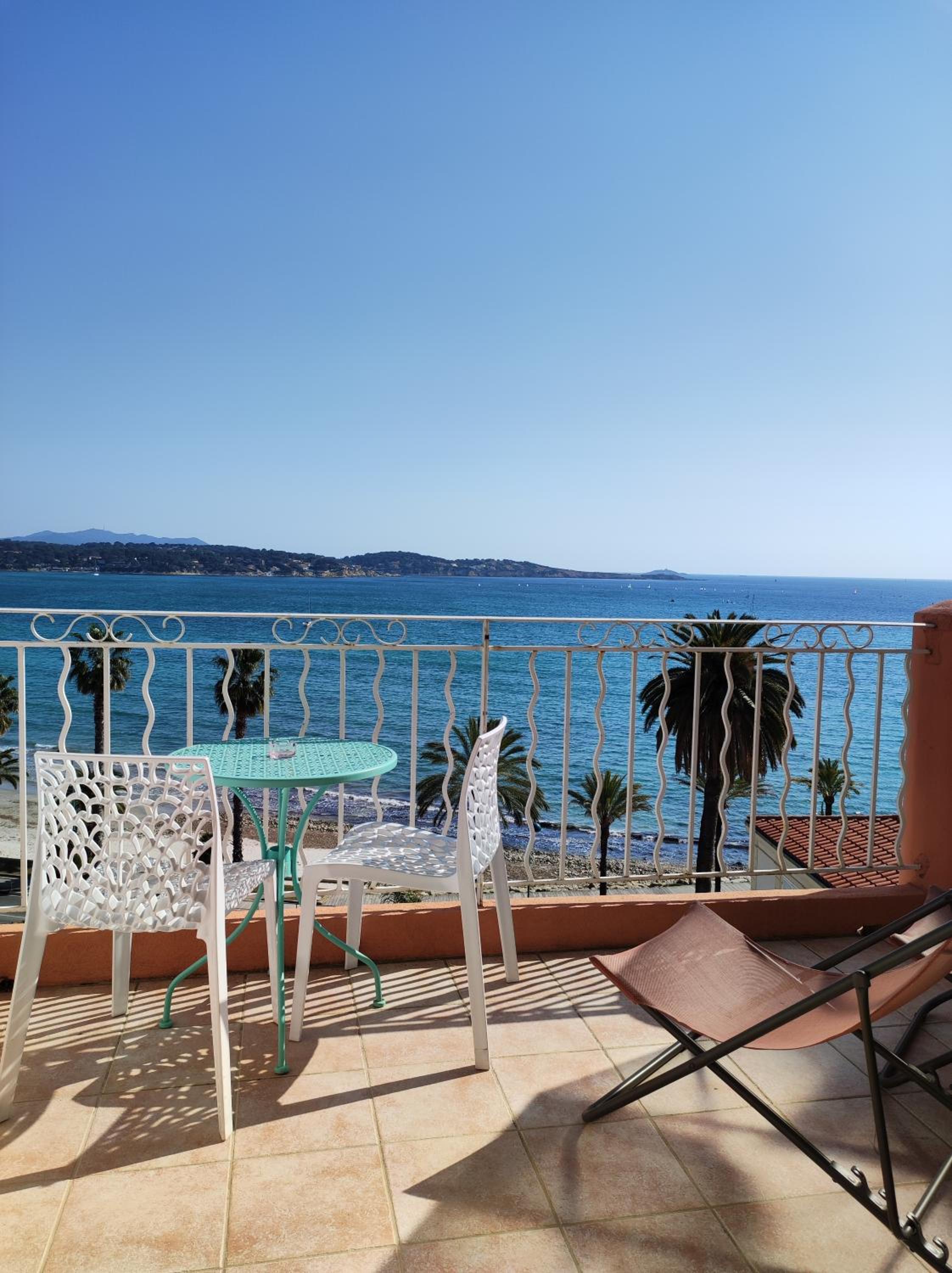 Family Room (4 people) with Terrace and Panoramic Sea View photo 2