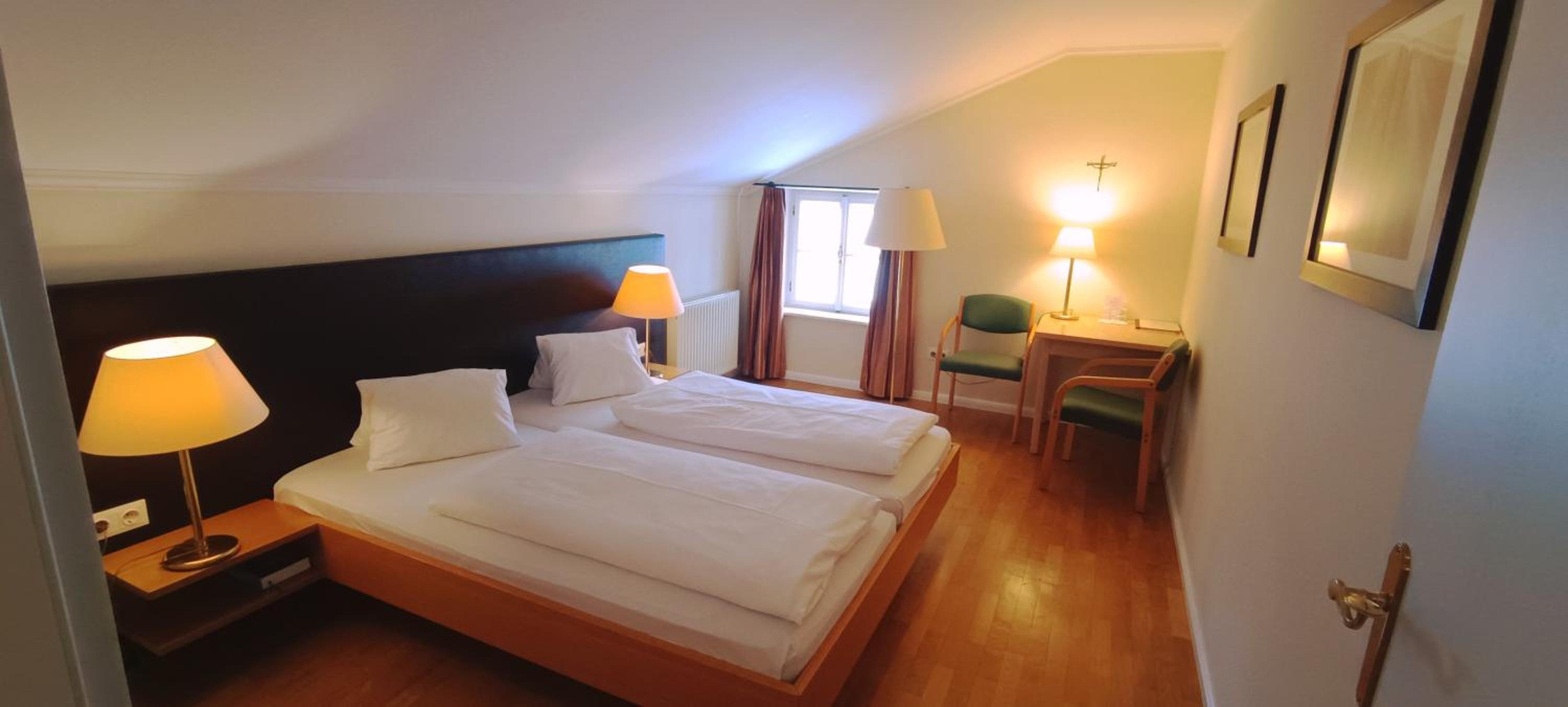 Double Room - Photo 7