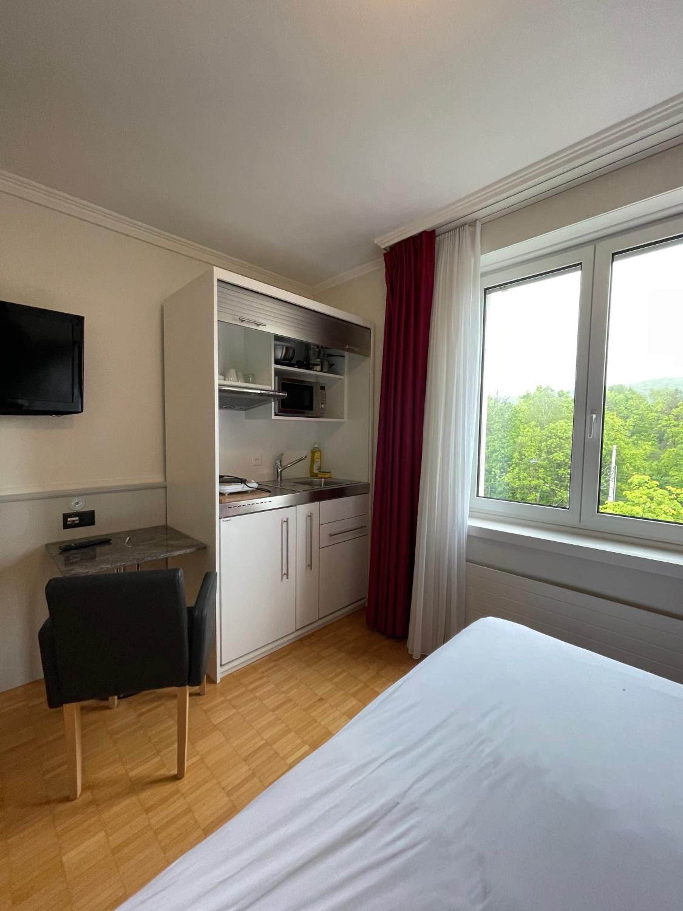 Studio Apartment - Photo 8