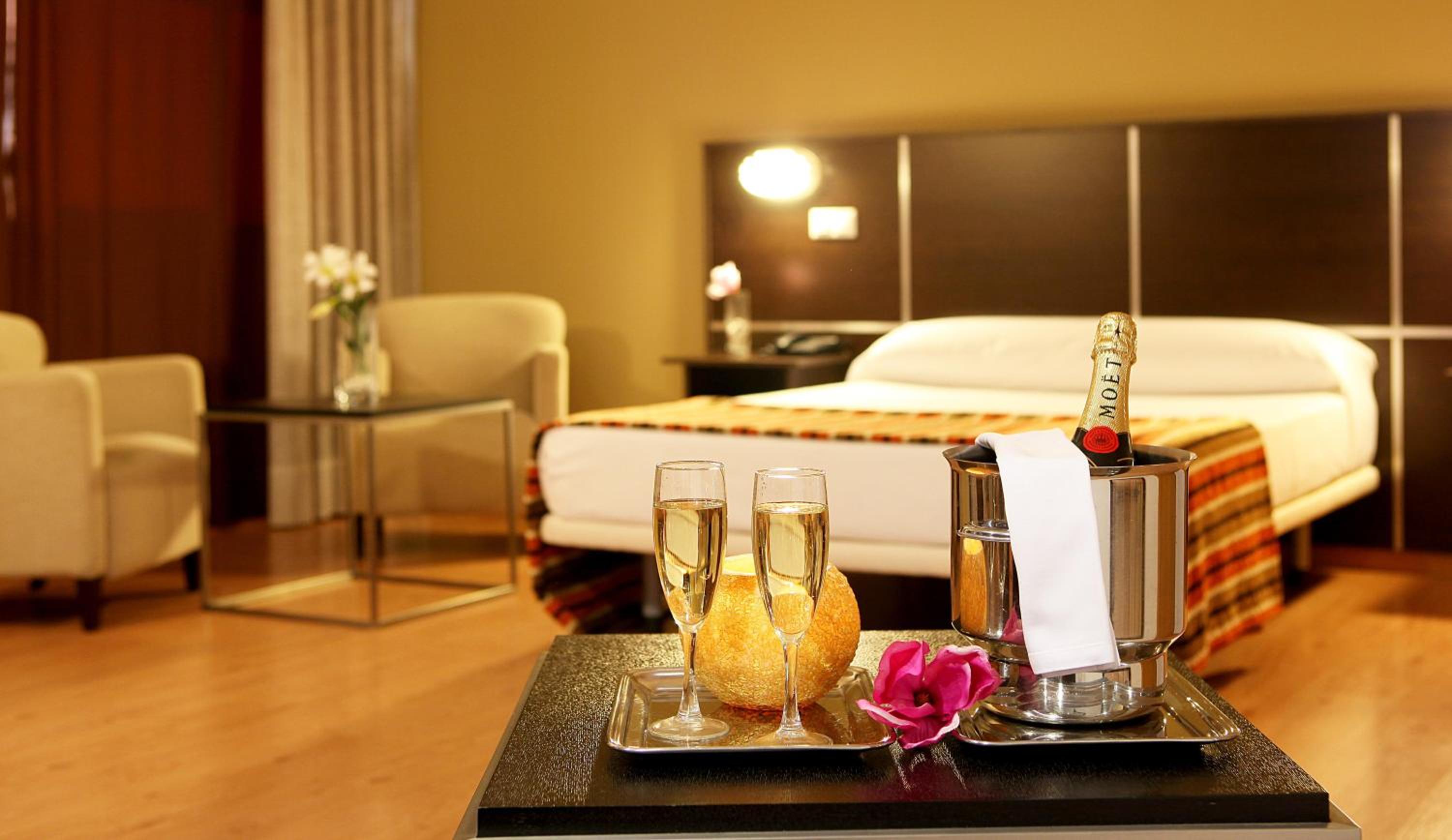 Double or Twin Room (2 Adults) - Photo 6