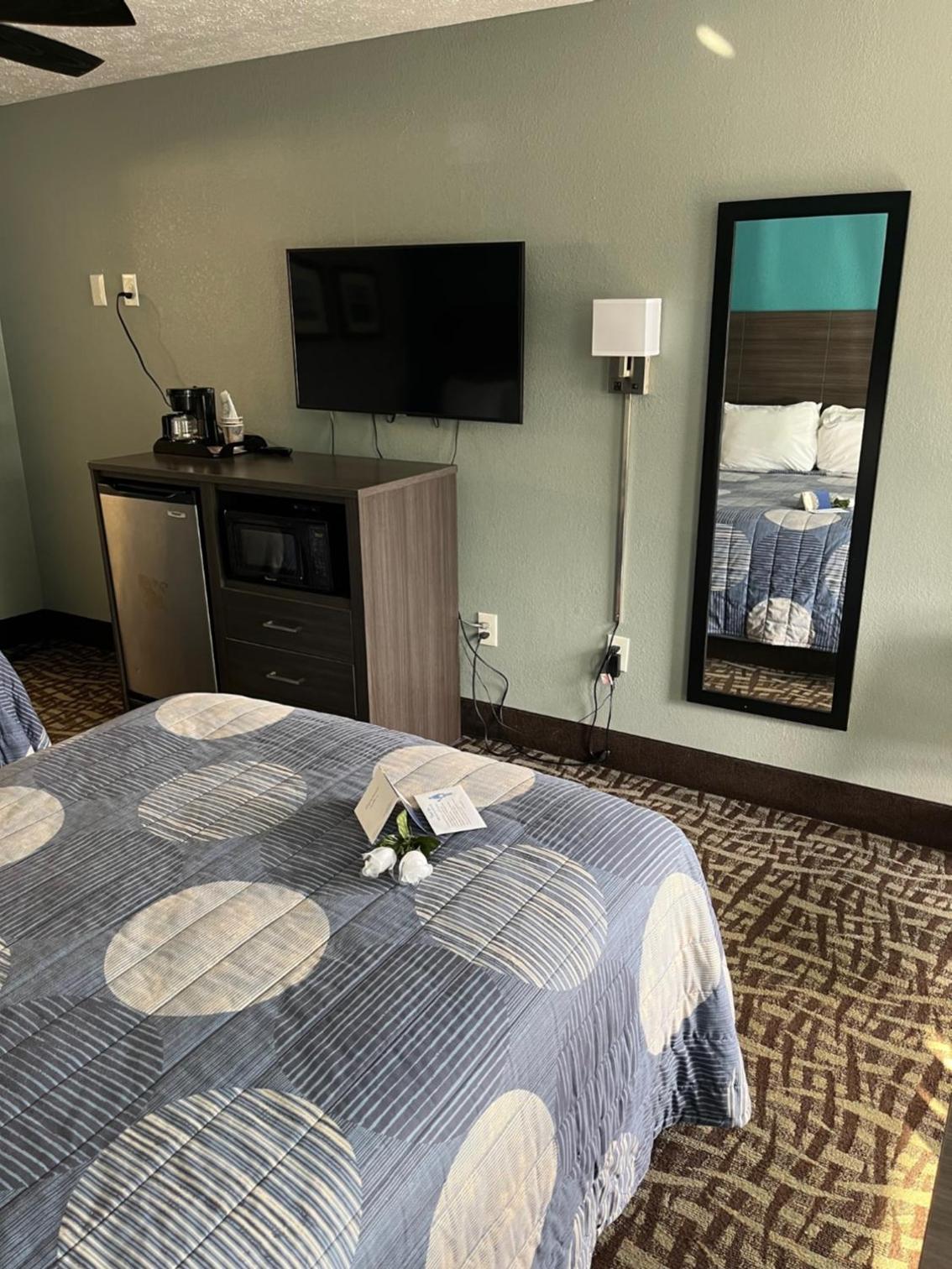 Double Room with Two Double Beds - Non Smoking photo 1