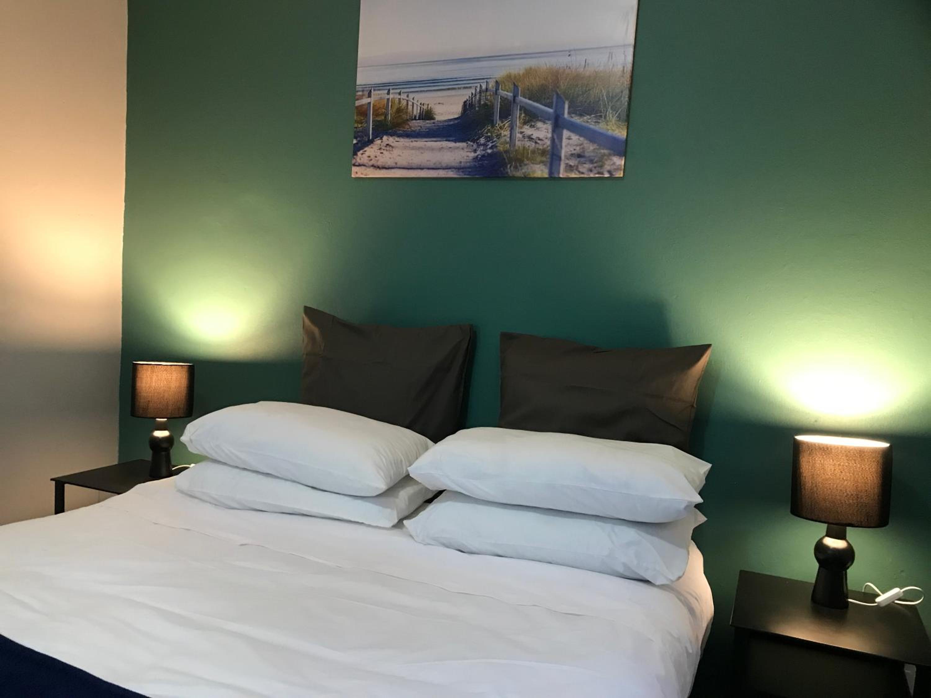 Deluxe Queen Suite photo 1