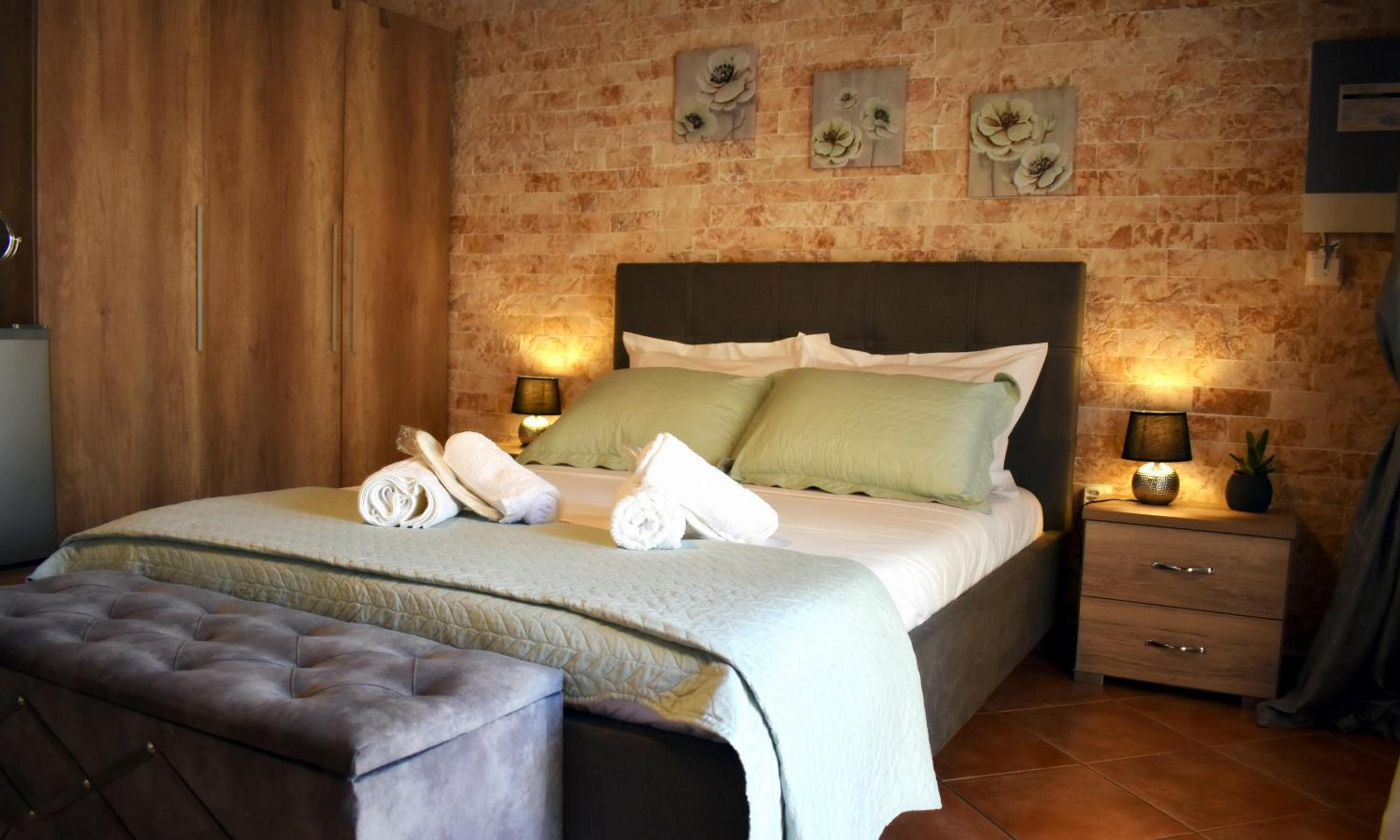 One-Bedroom Apartment - Photo 9