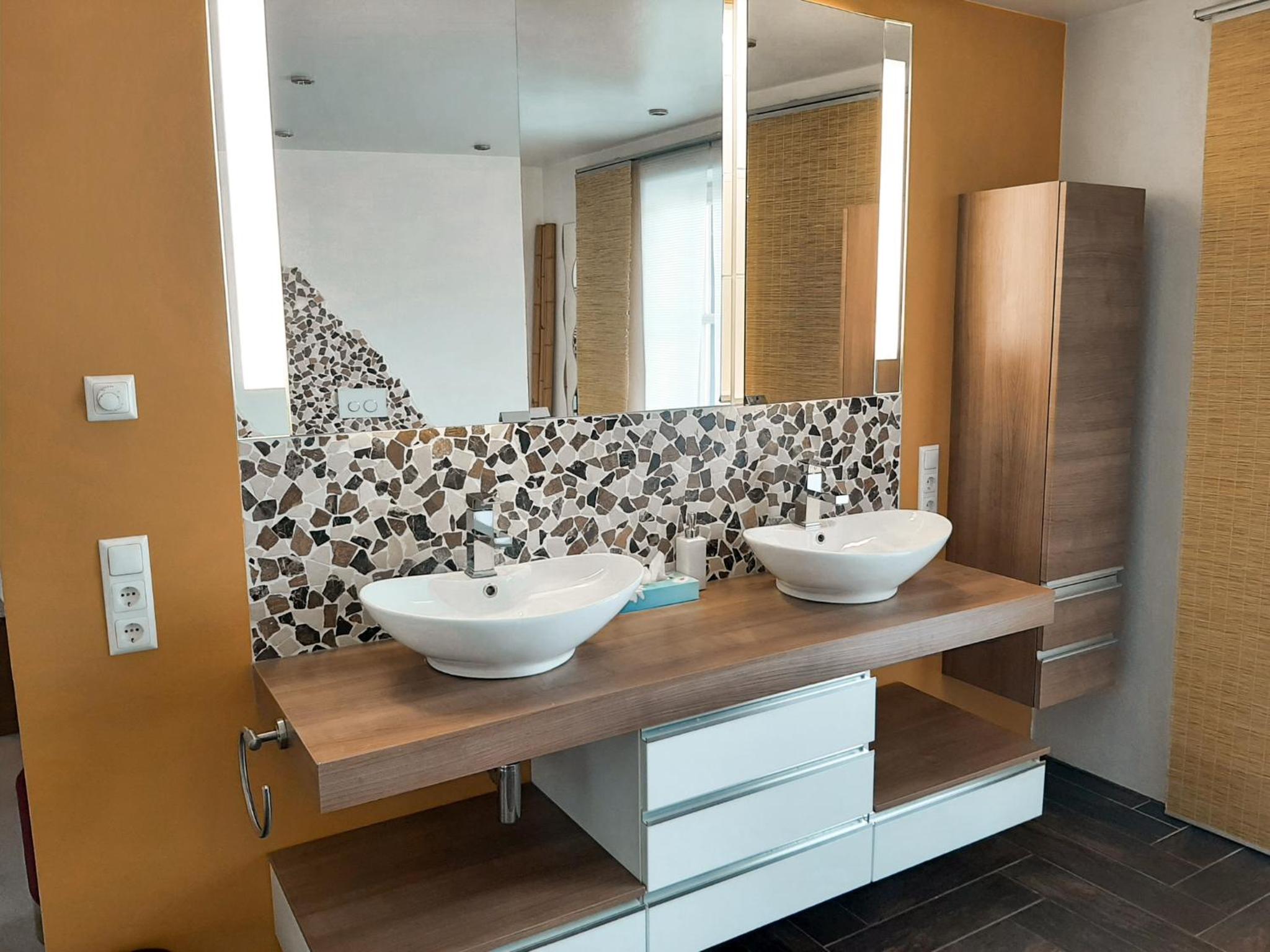 Deluxe Double Room with Balcony - Photo 8
