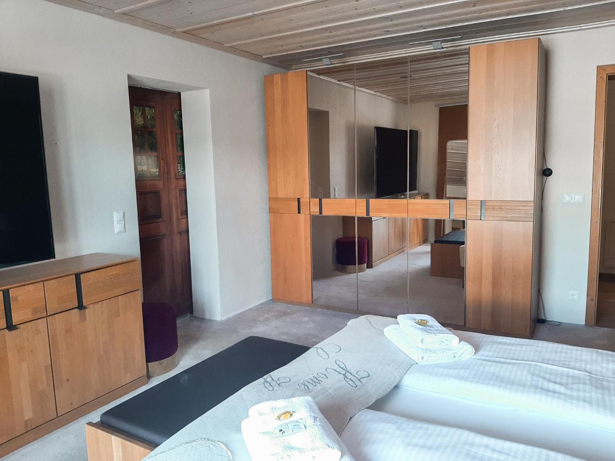Deluxe Double Room with Balcony - Photo 7