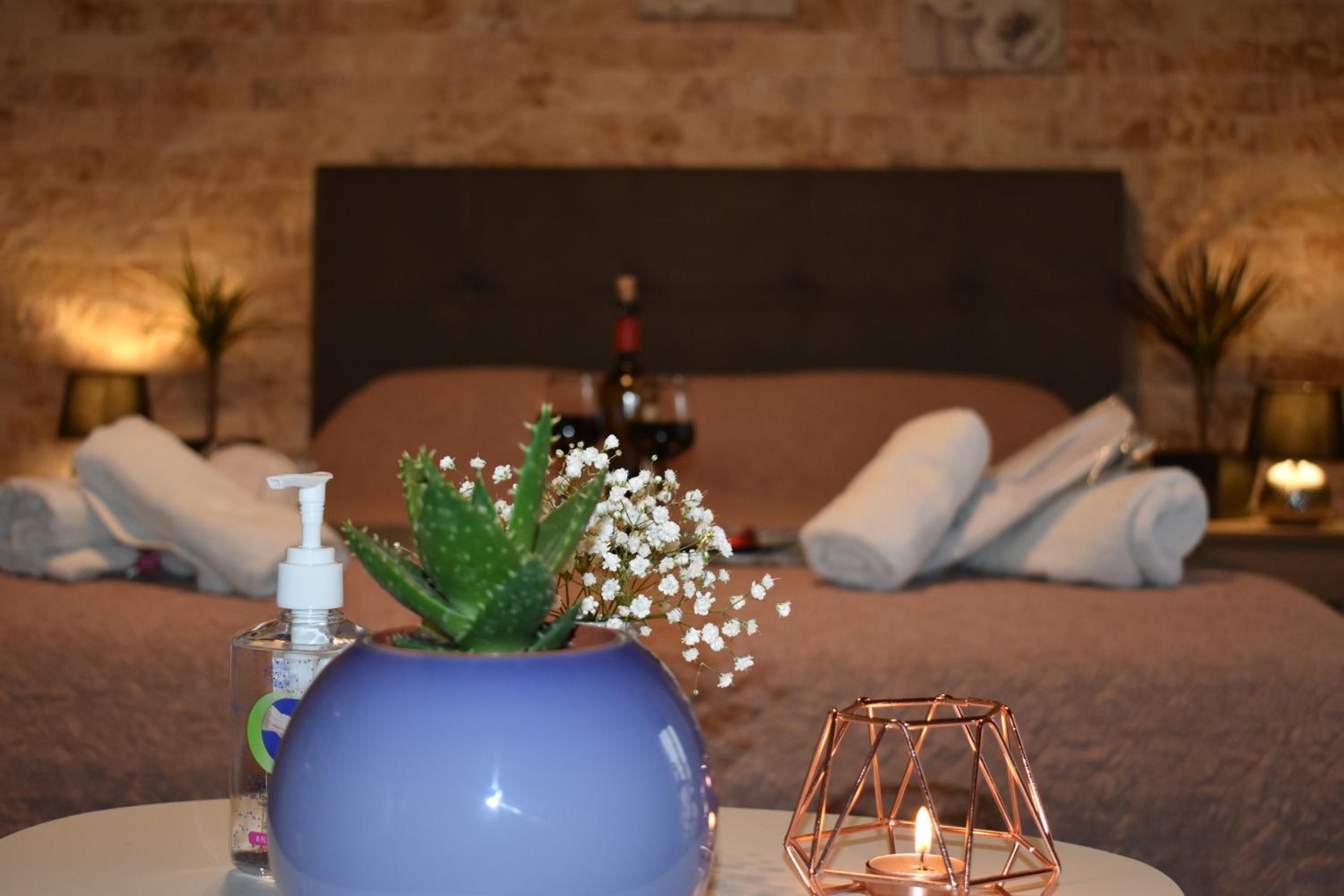 One-Bedroom Apartment - Photo 49