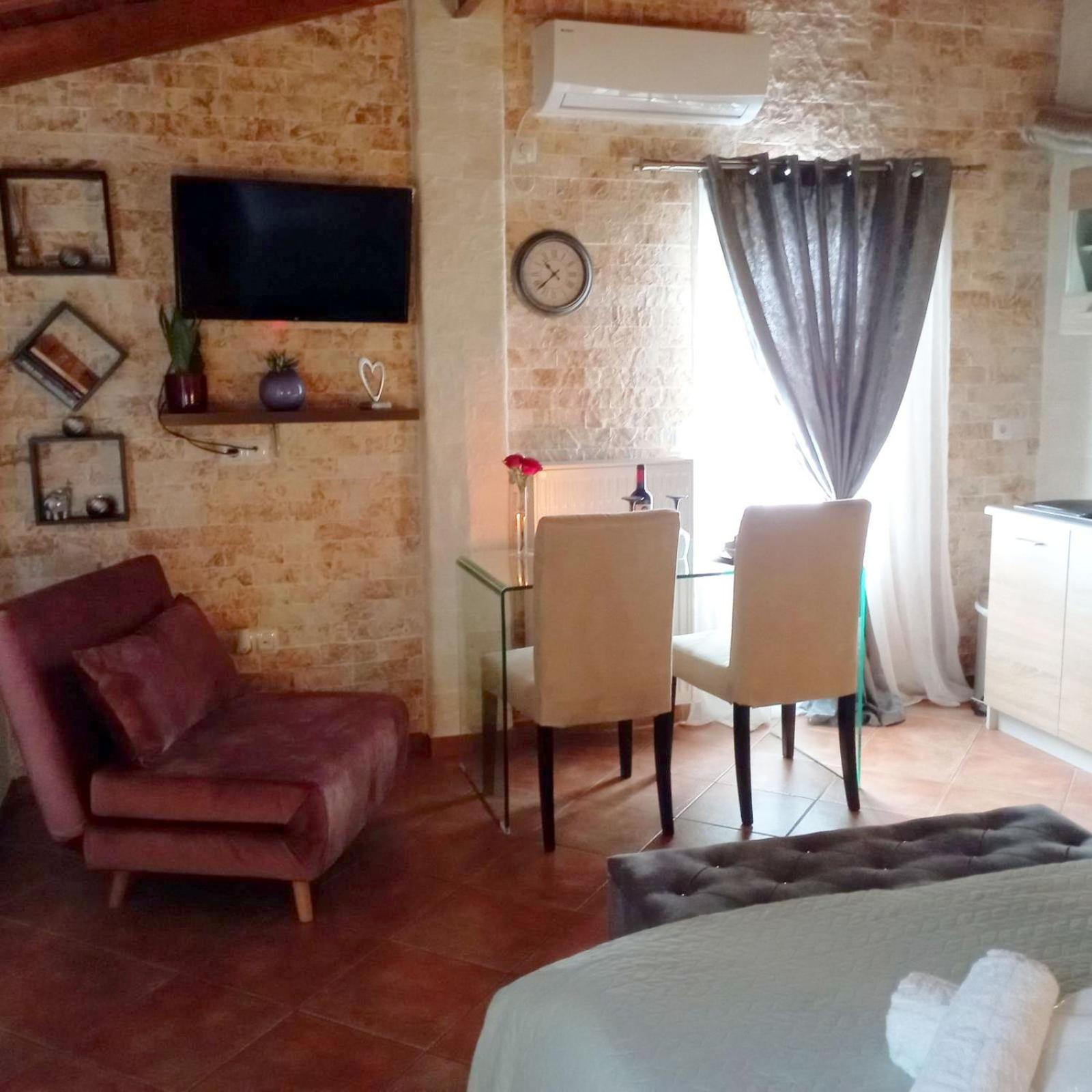 One-Bedroom Apartment - Photo 34