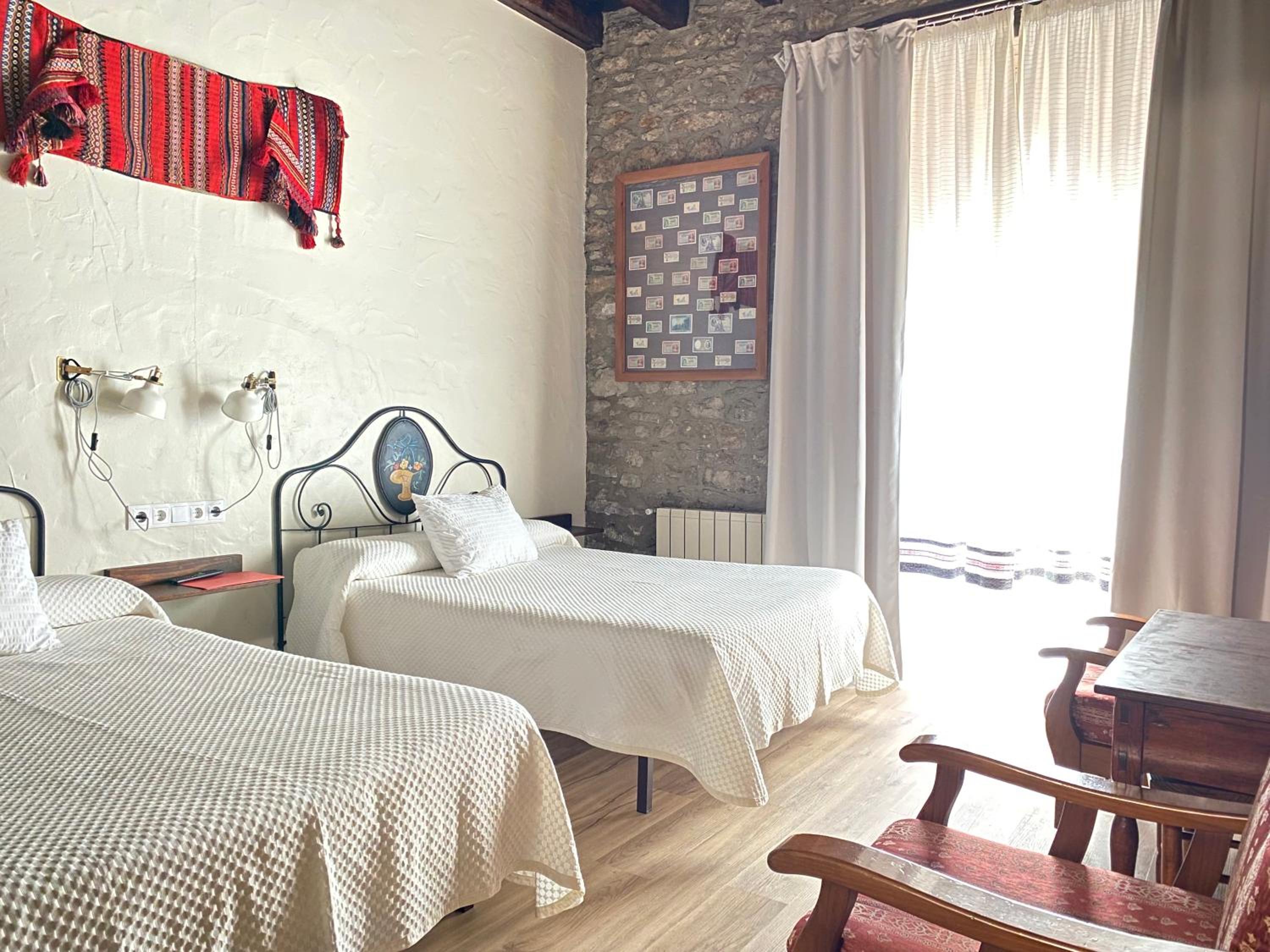 Double Room with Balcony - Photo 7