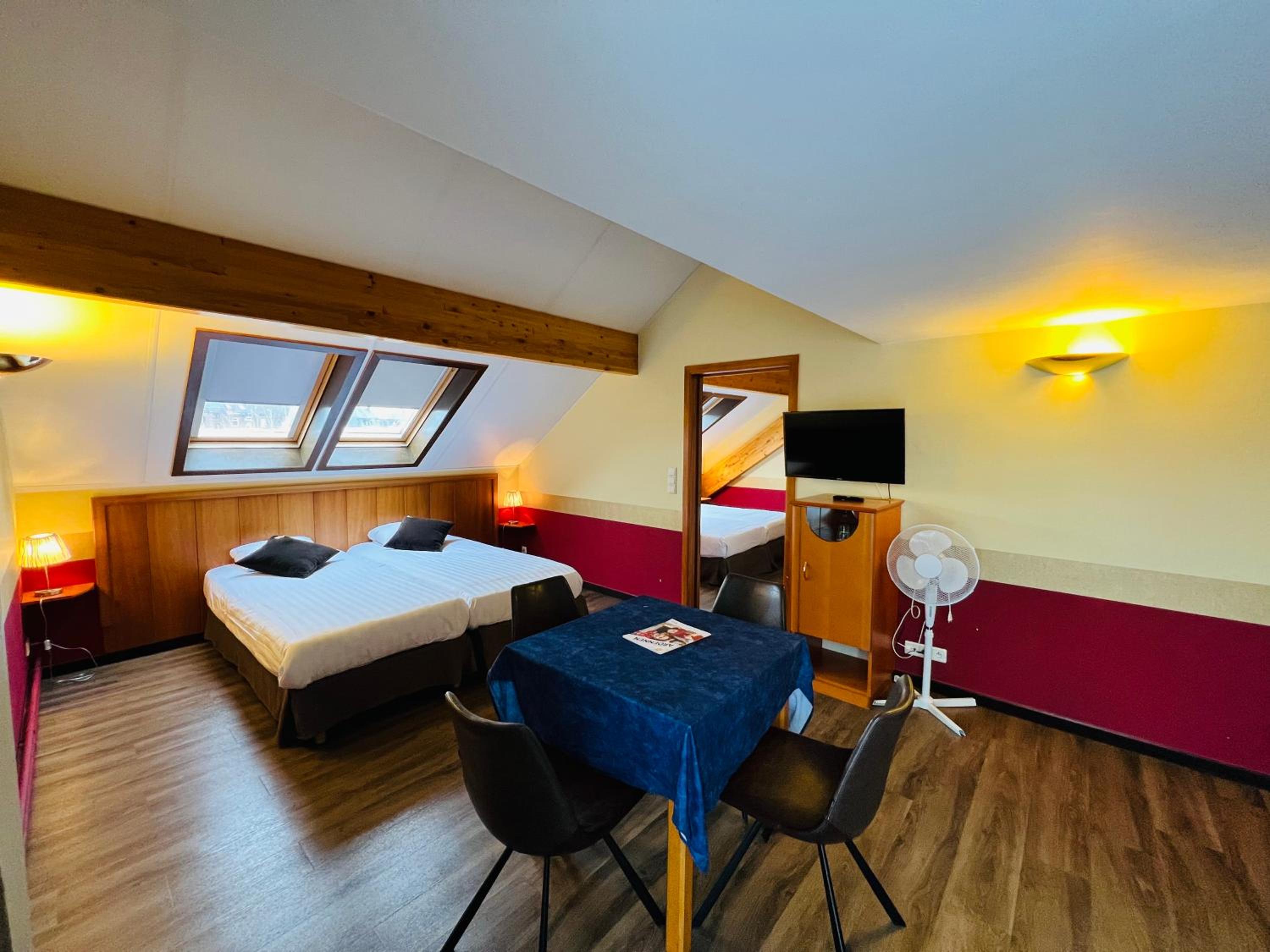 Family Room (4 Adults)