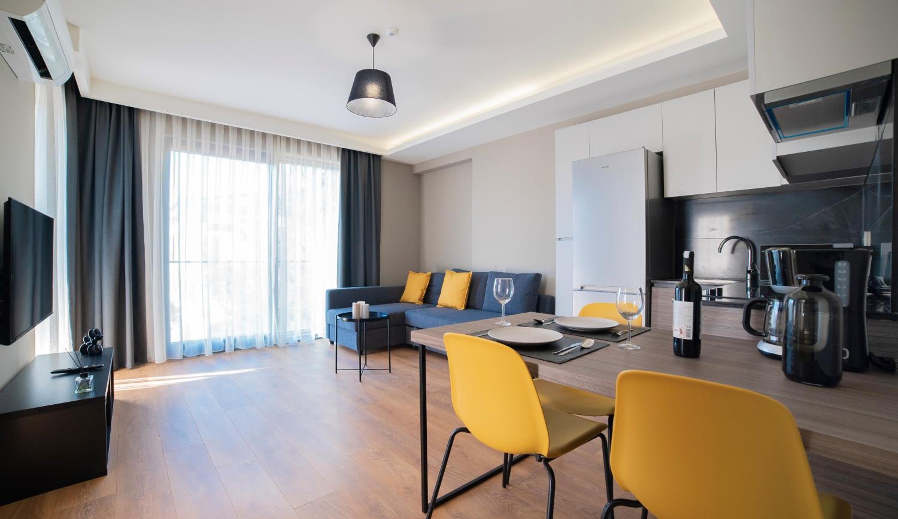 Deluxe Suite with Balcony