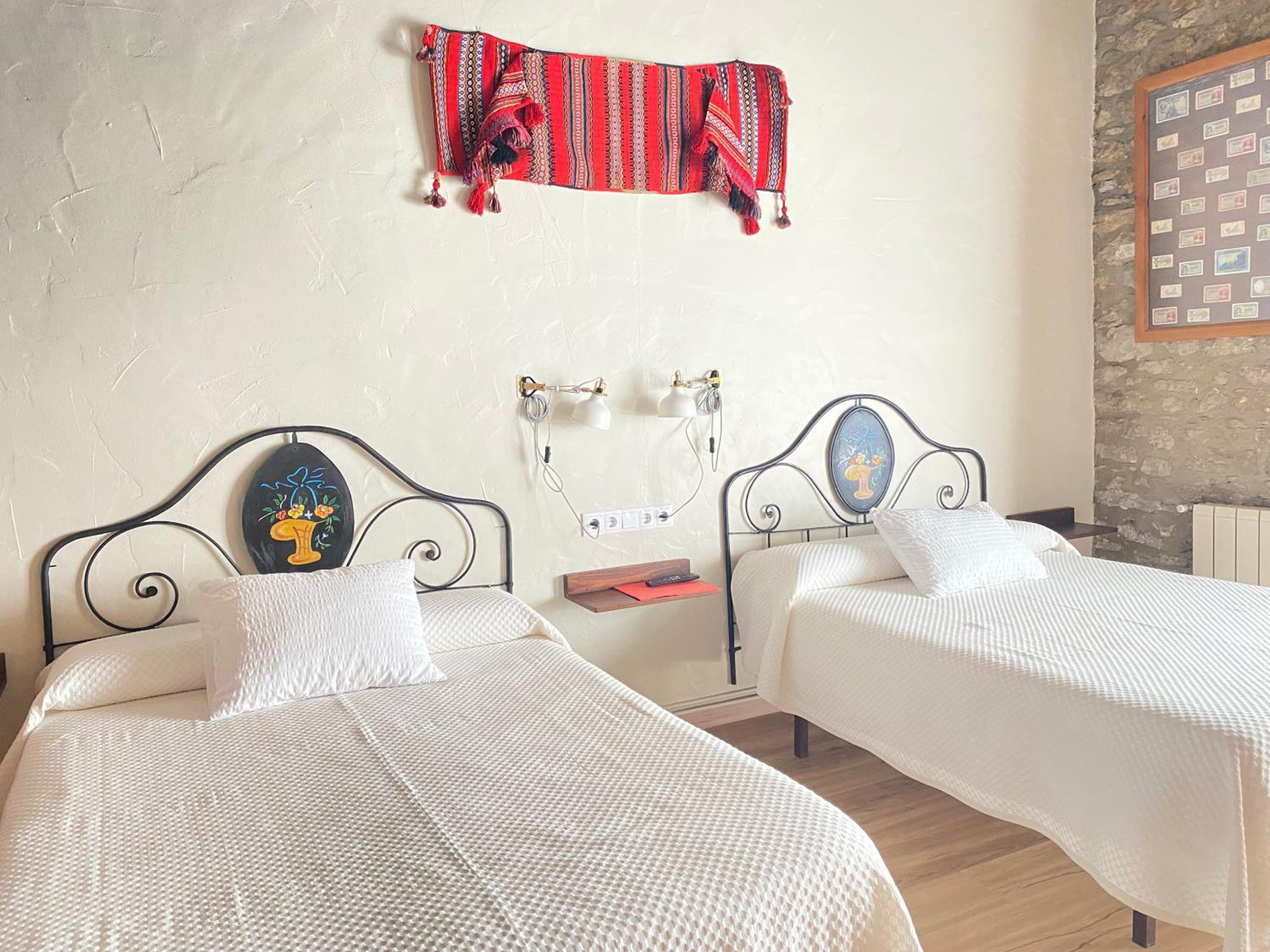 Double Room with Balcony - Photo 2