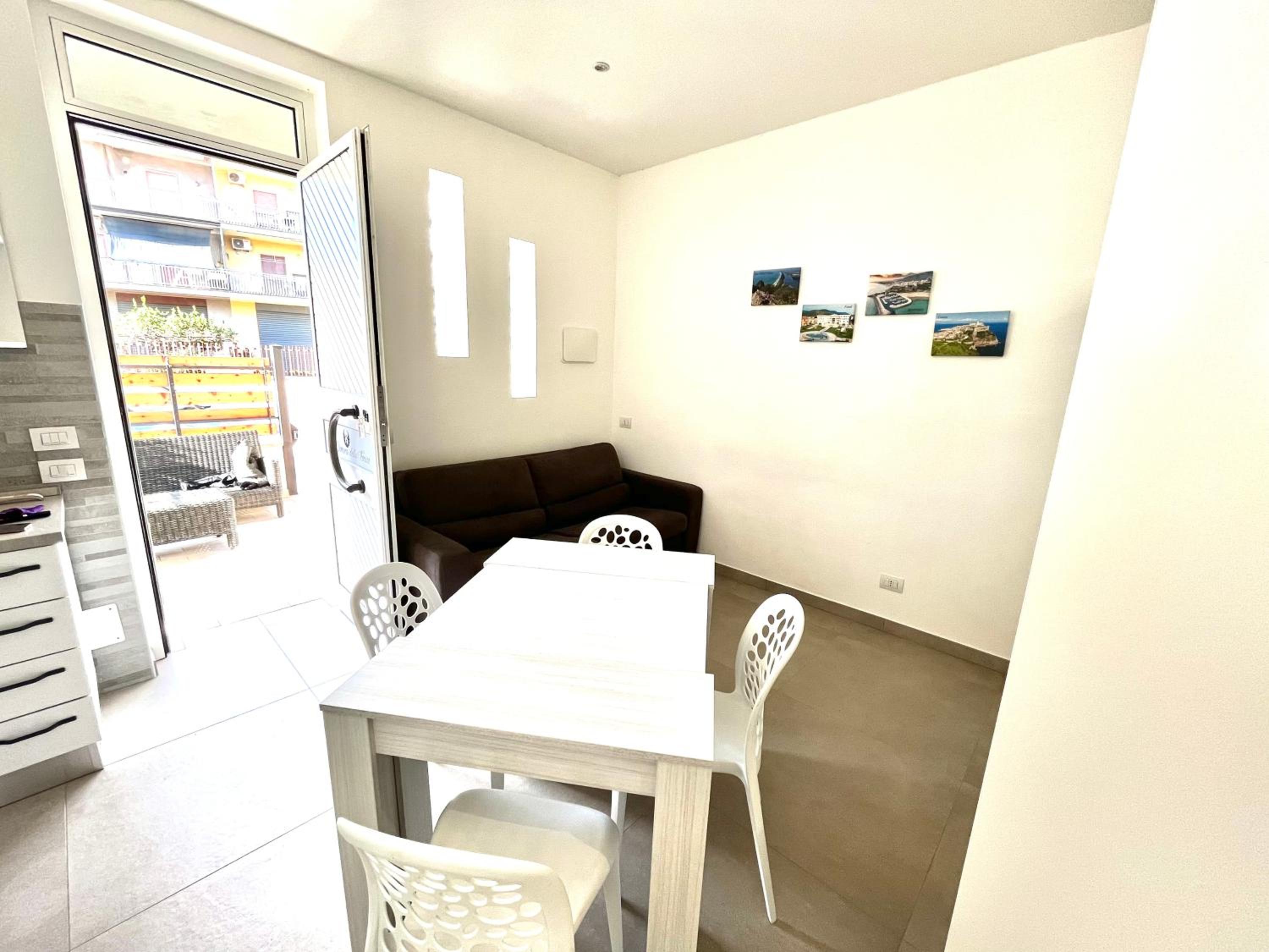 One-Bedroom Apartment - Photo 6