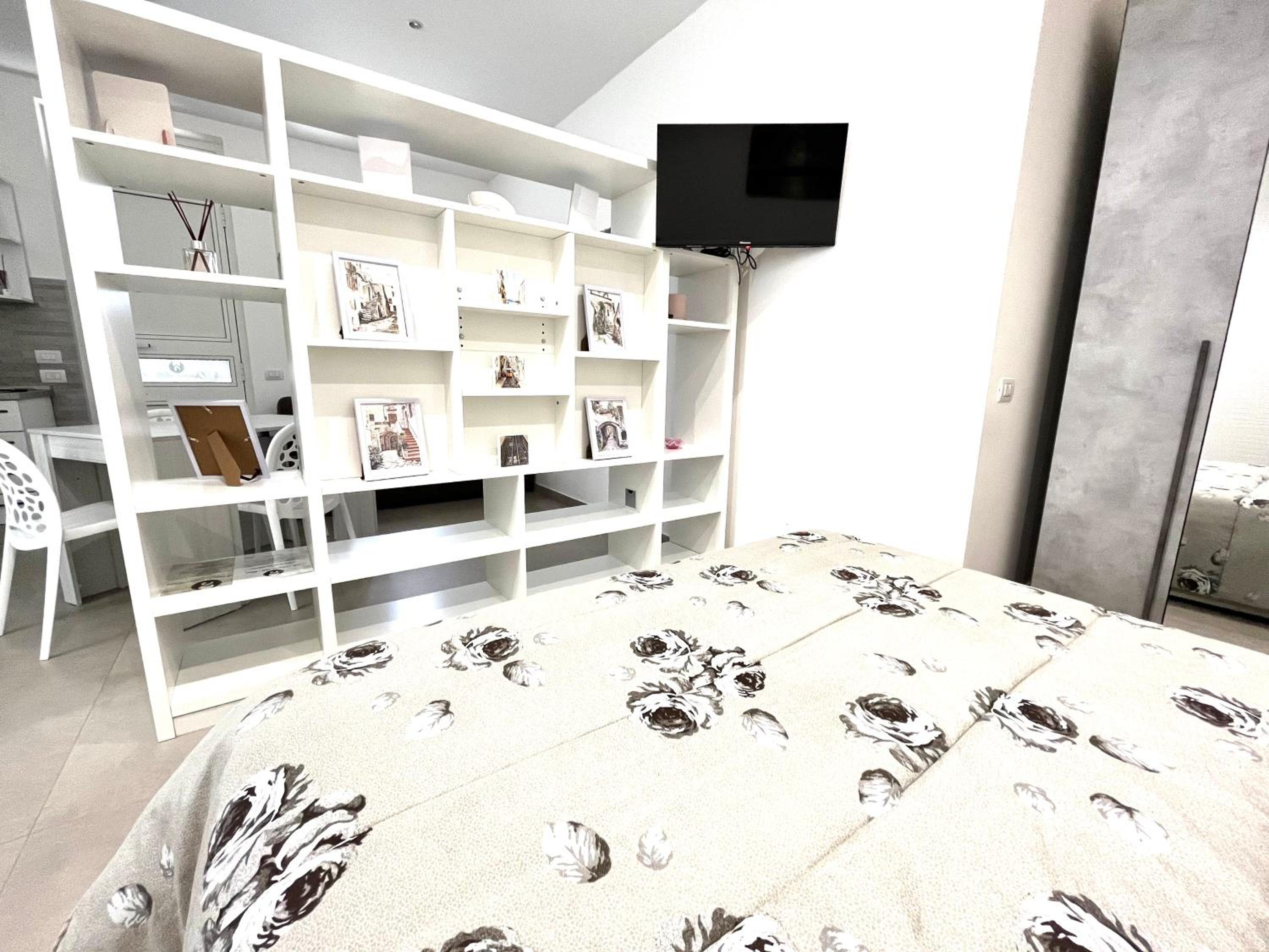 One-Bedroom Apartment - Photo 7