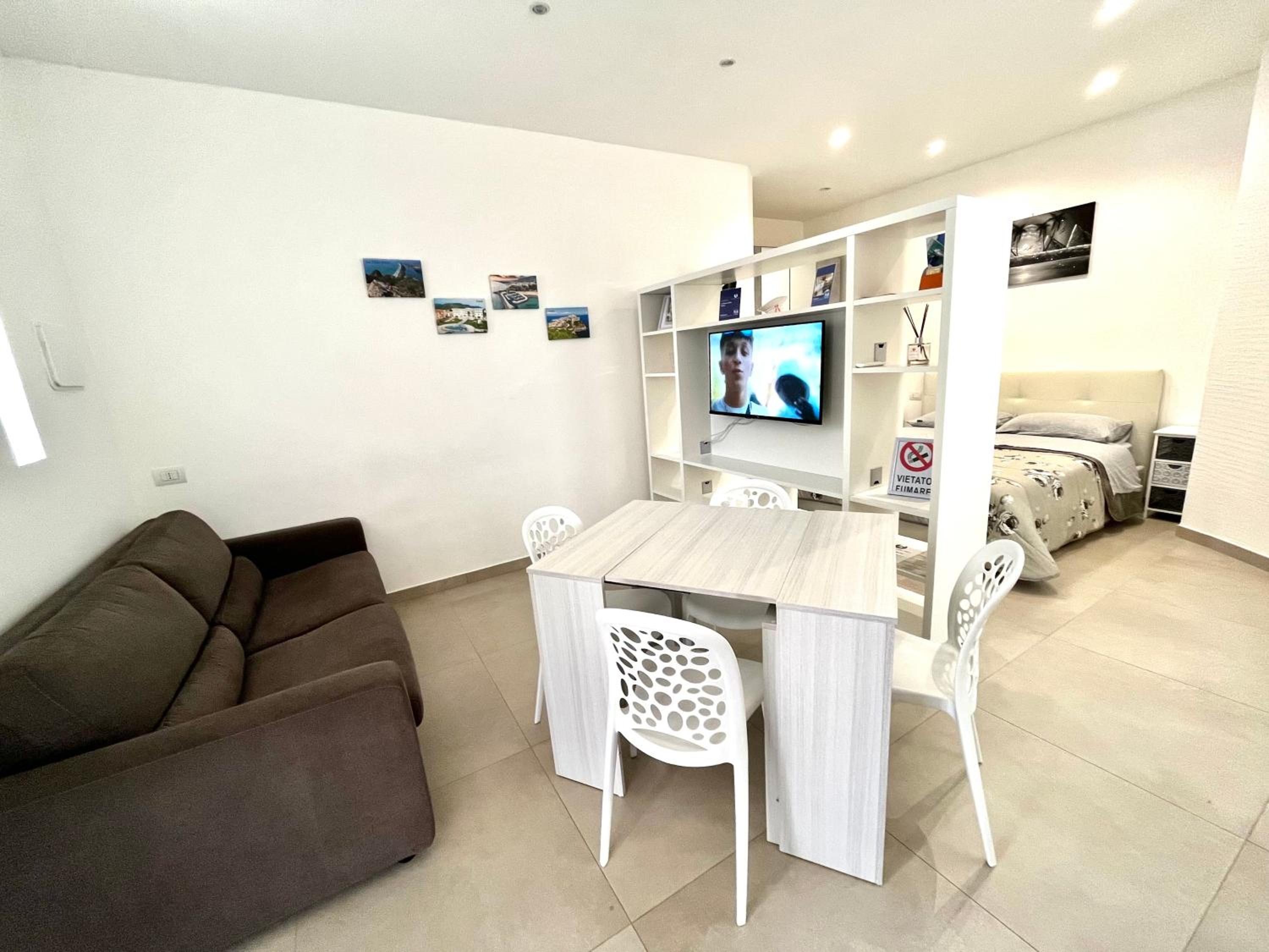 One-Bedroom Apartment - Photo 8