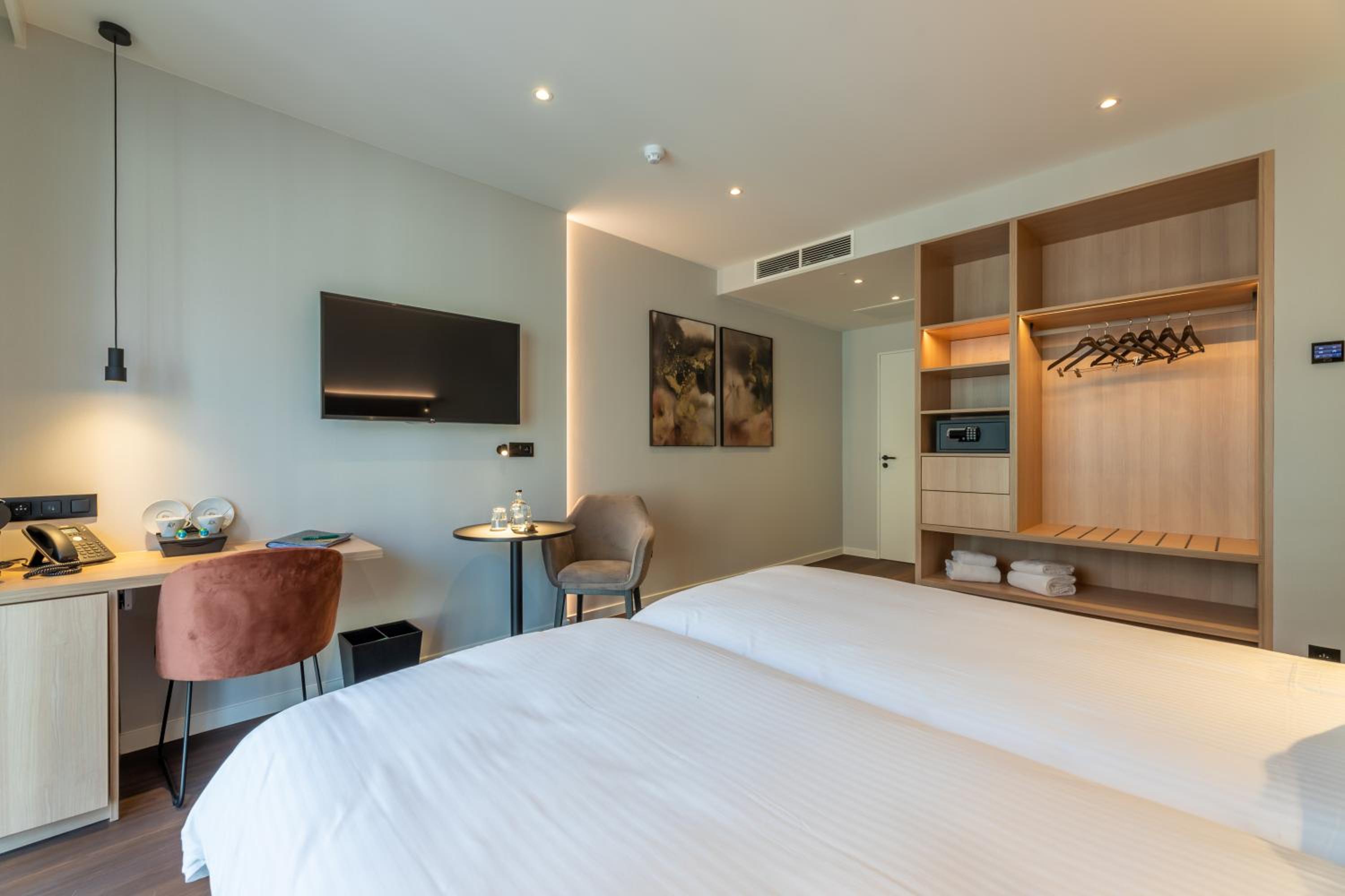 Deluxe Room (also suitable for Disability Access) photo 2