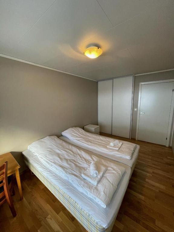 Three-Bedroom Apartment photo 1