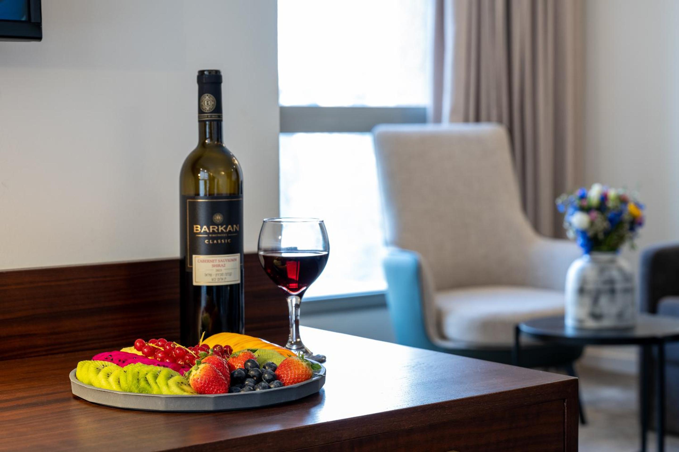 Premium Suite - Photo 12