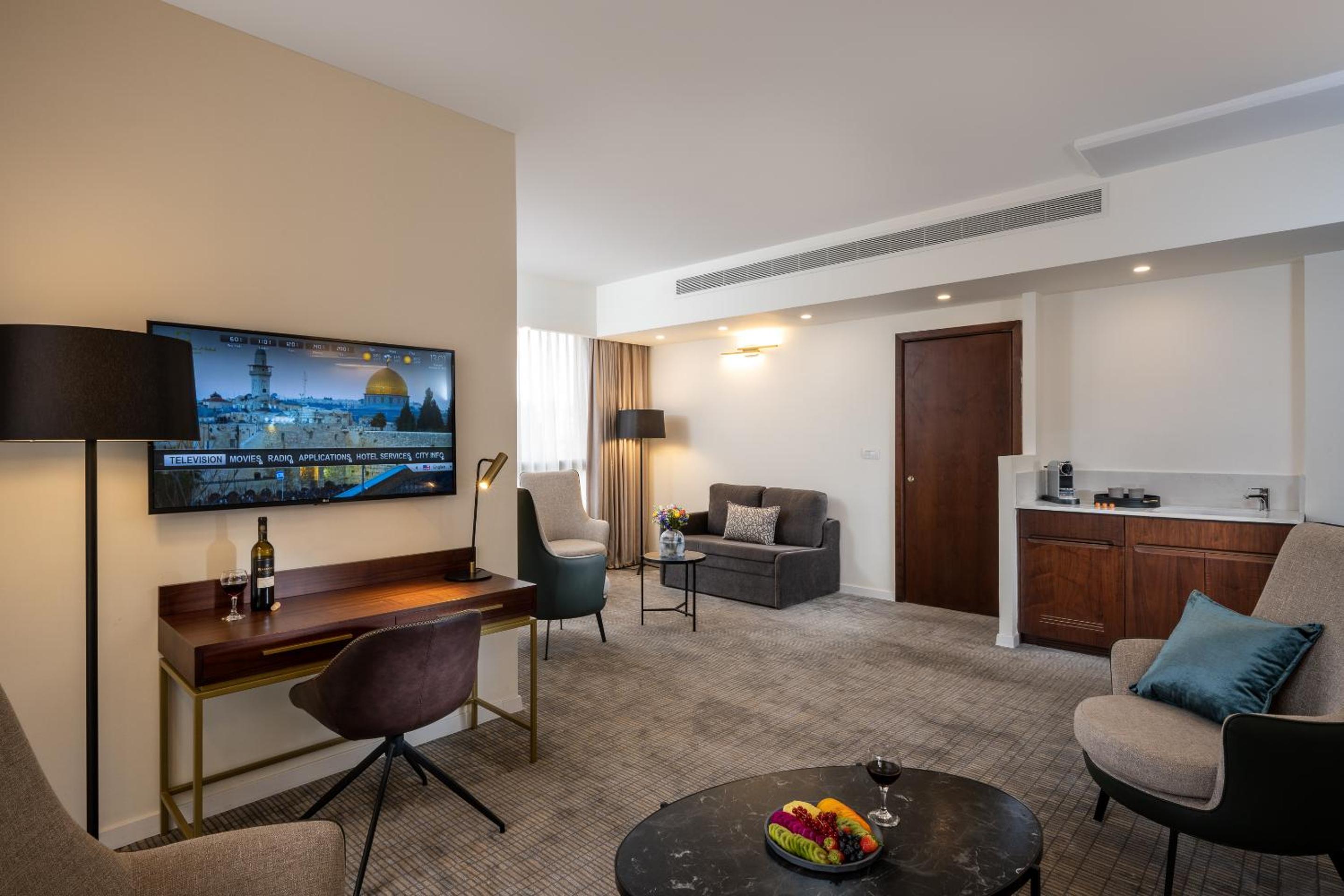 Premium Suite - Photo 7
