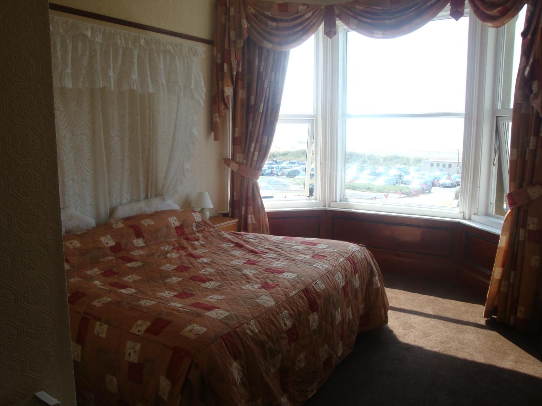 Double or Twin Room with Sea View photo 3