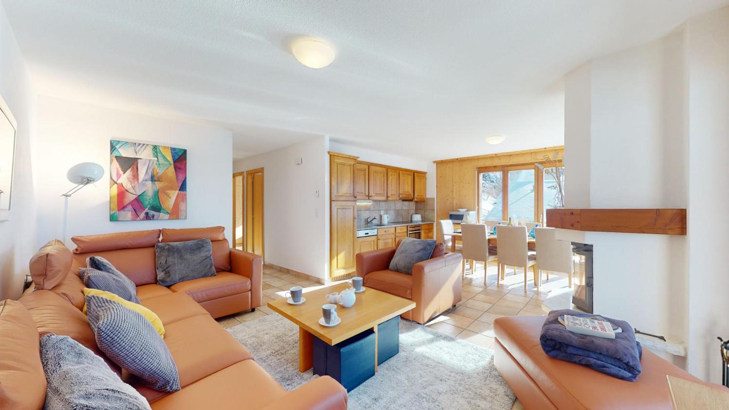 Three-Bedroom Apartment / Y2 211 photo 3