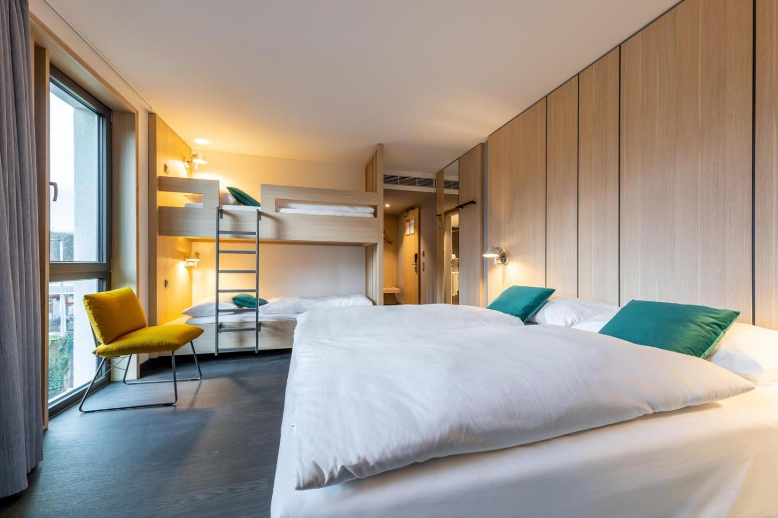 Family Room photo 3