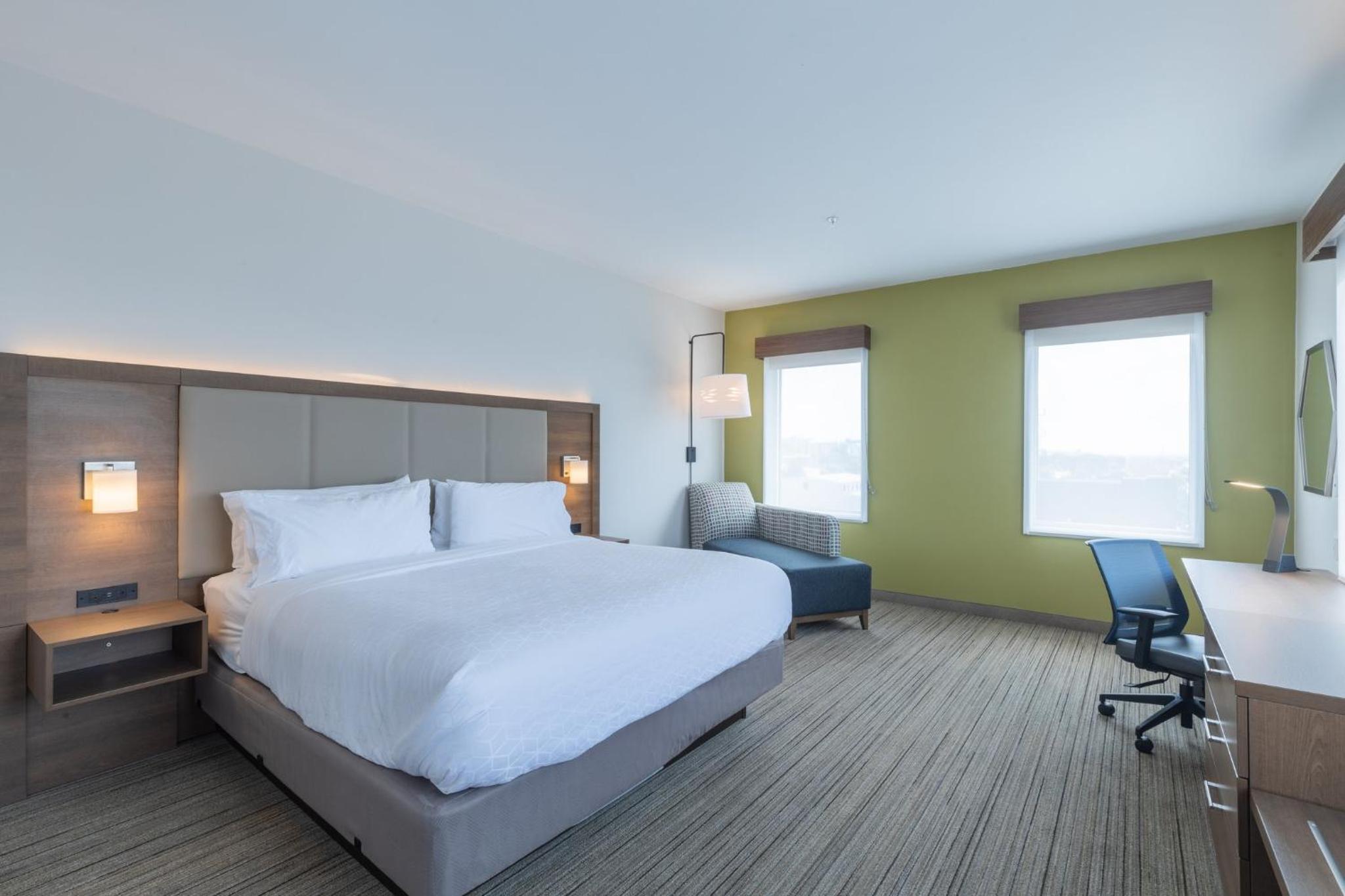Standard King Room - Photo 5