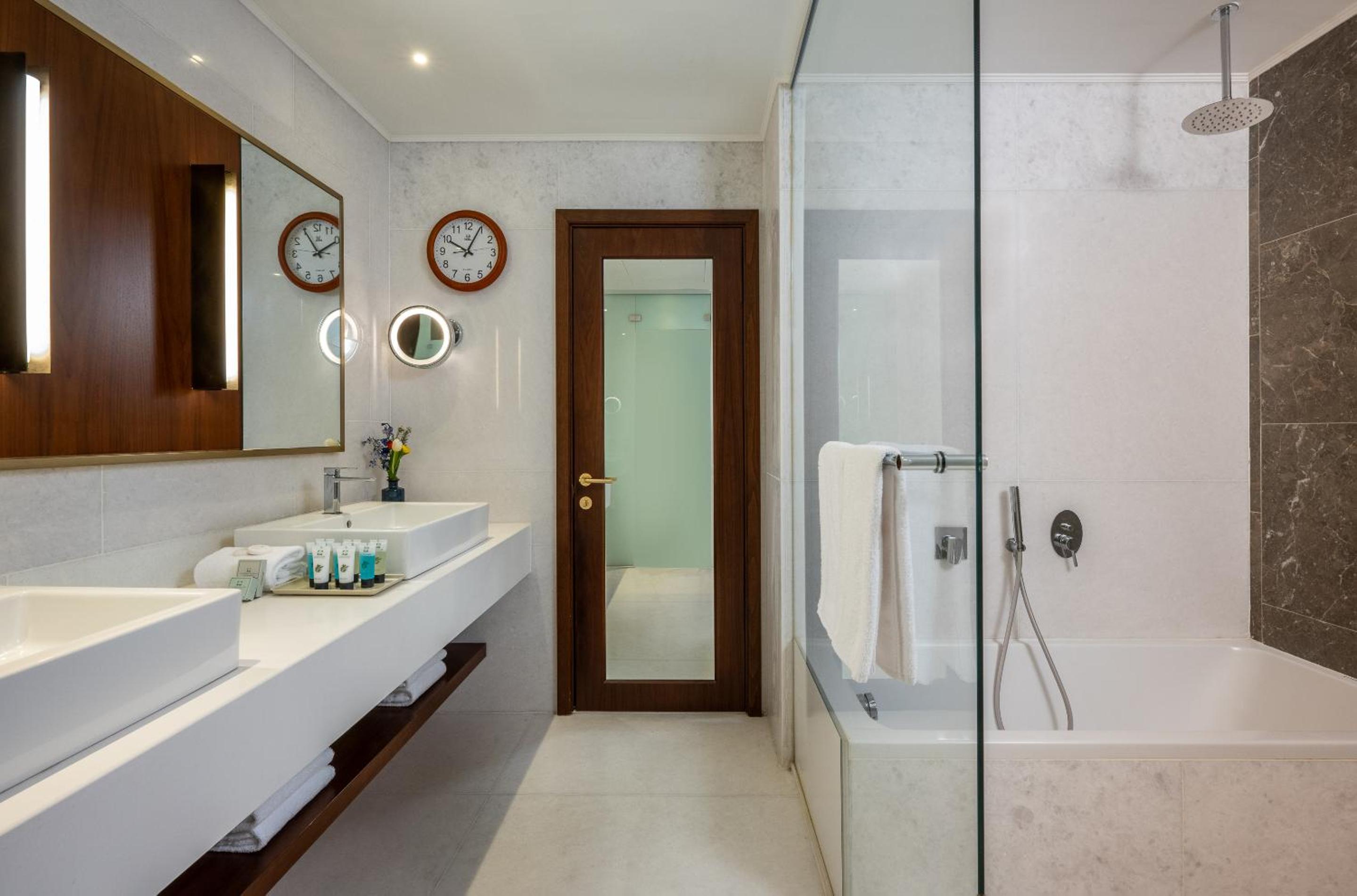 Premium Suite - Photo 6