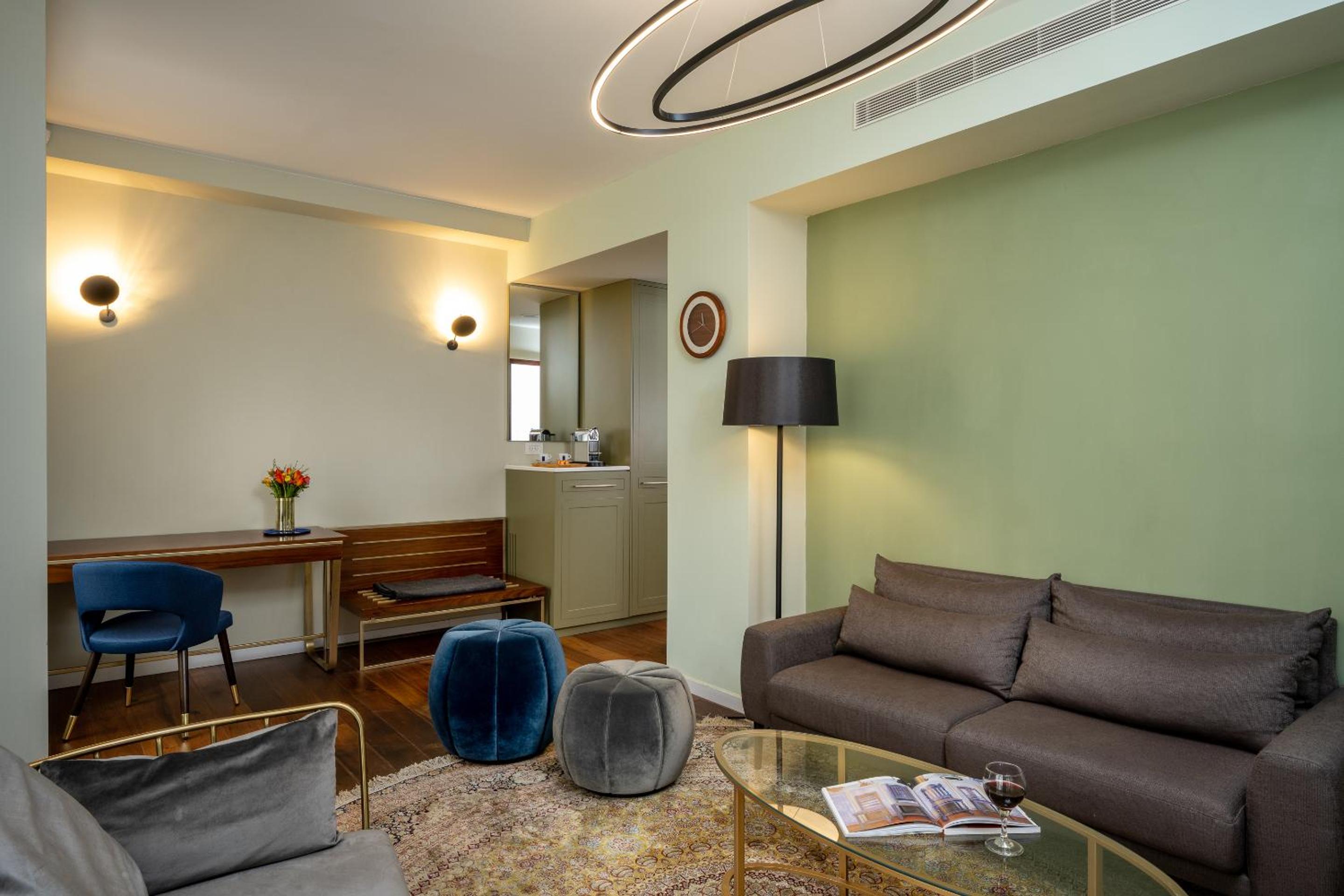 Premium Suite - Photo 10