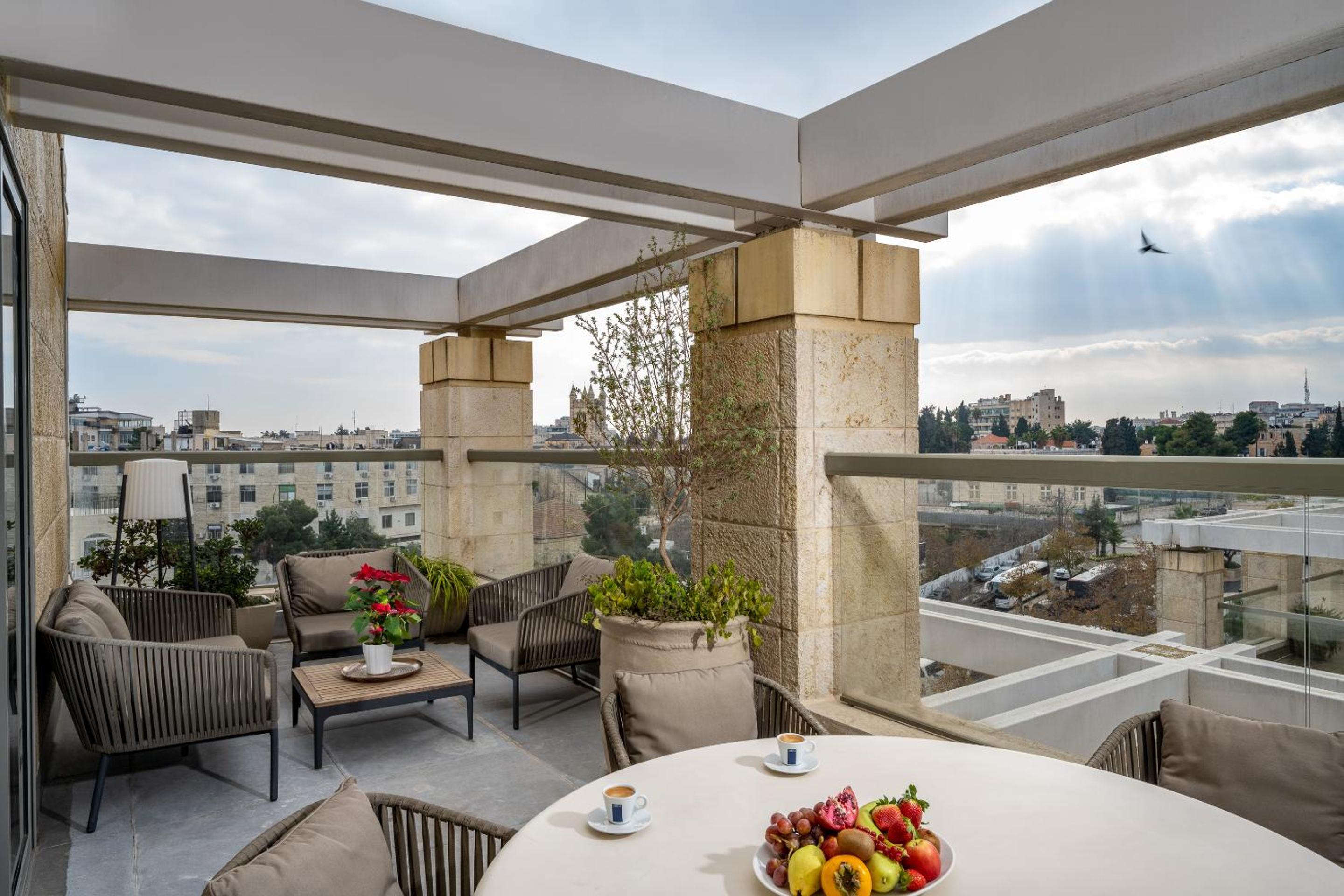 Premium Suite - Photo 5
