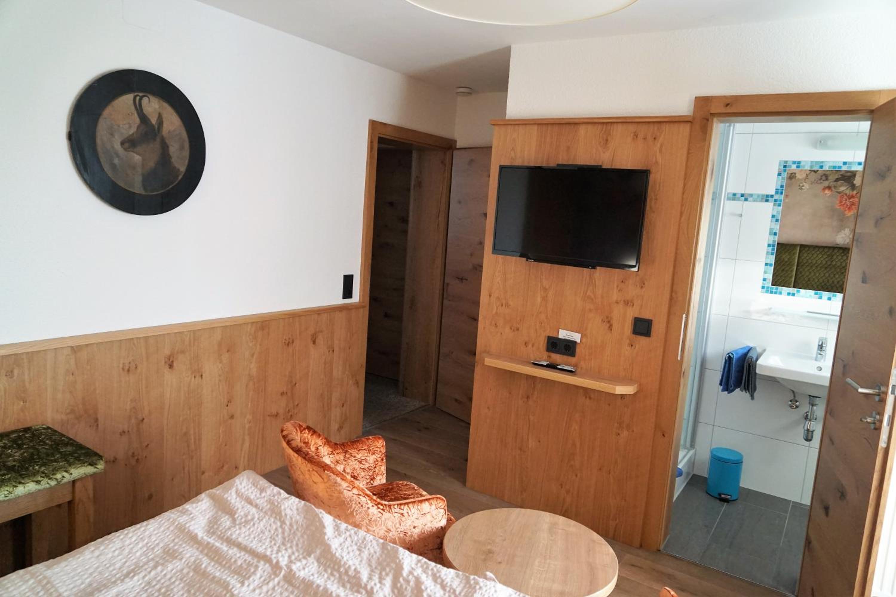 Double Room with Balcony - Photo 4