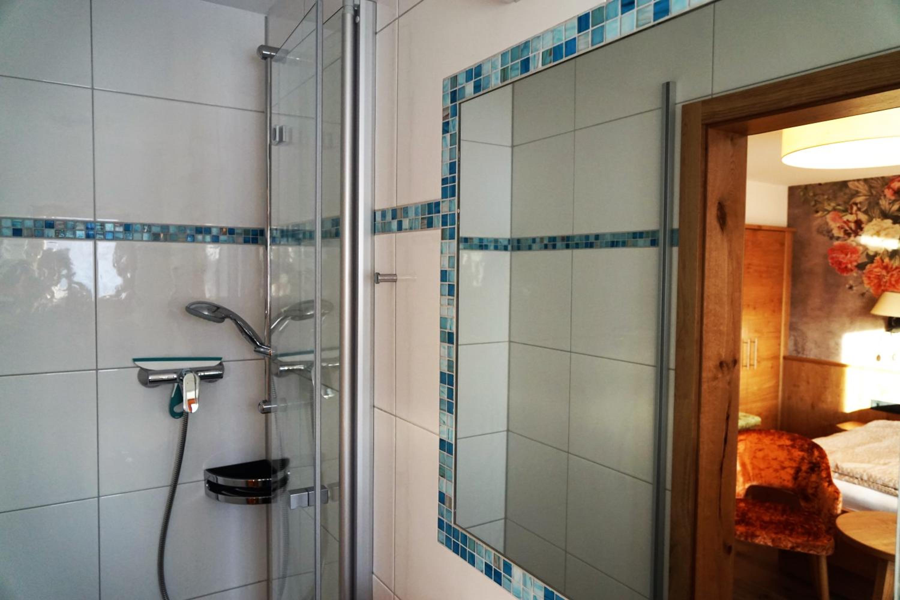 Double Room with Balcony - Photo 3