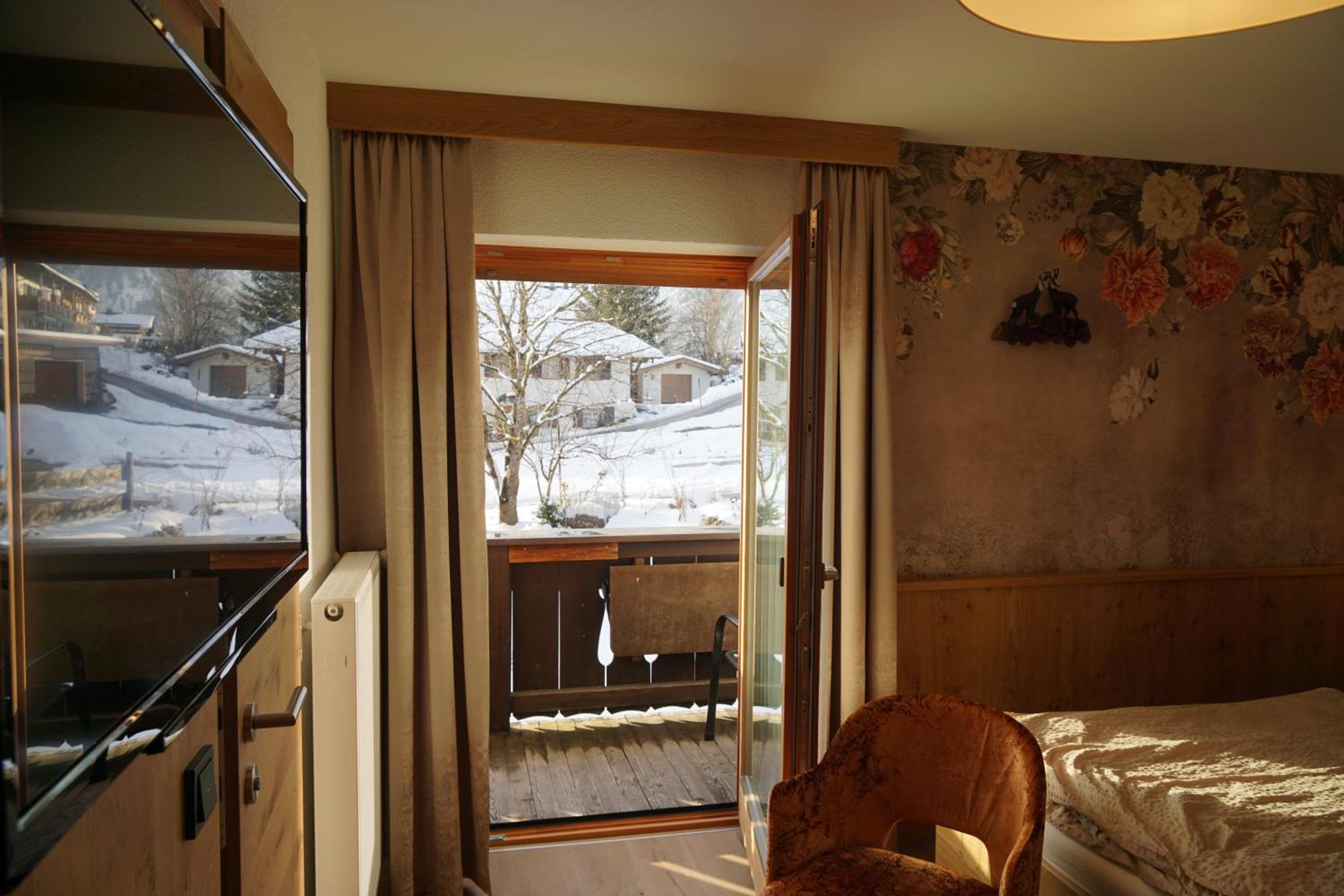 Double Room with Balcony - Photo 20