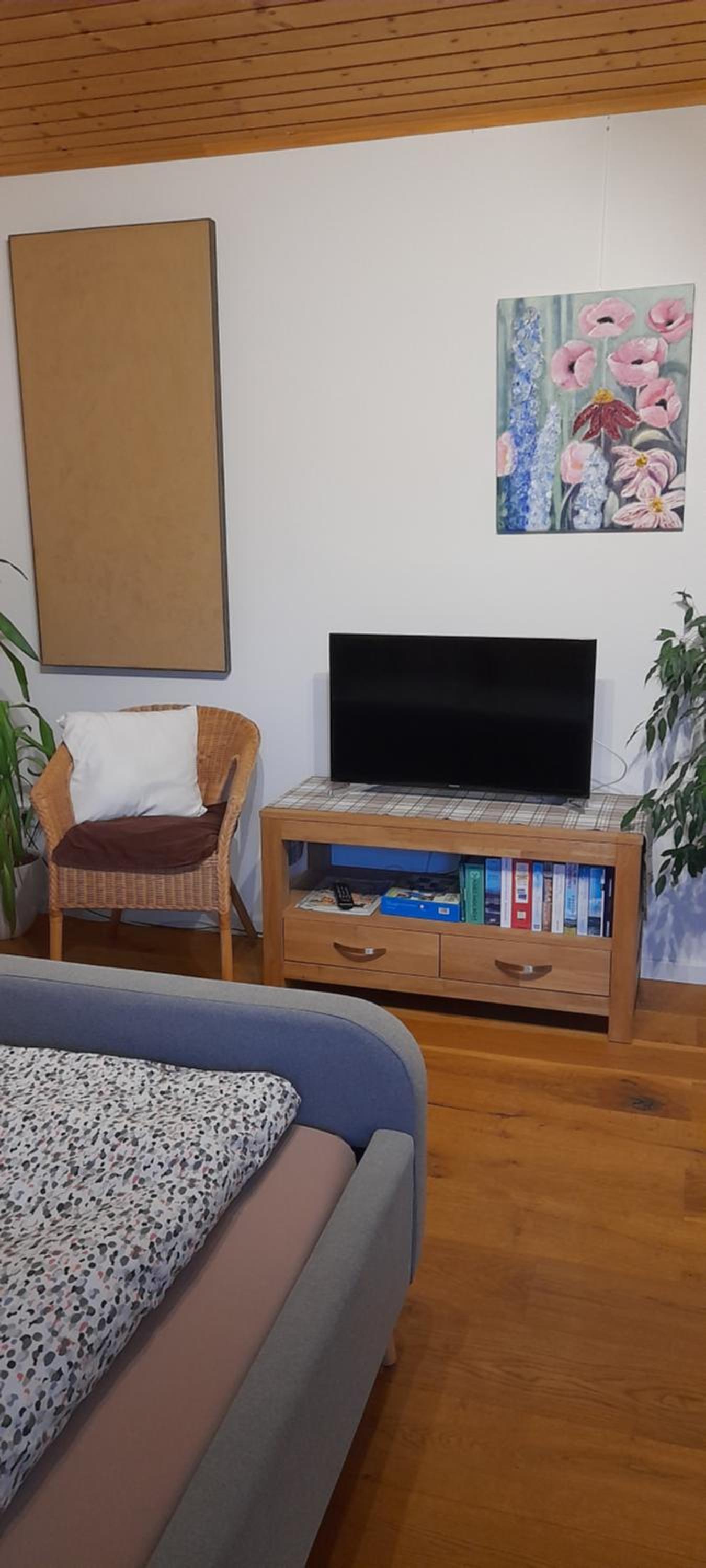 One-Bedroom Apartment - Photo 12
