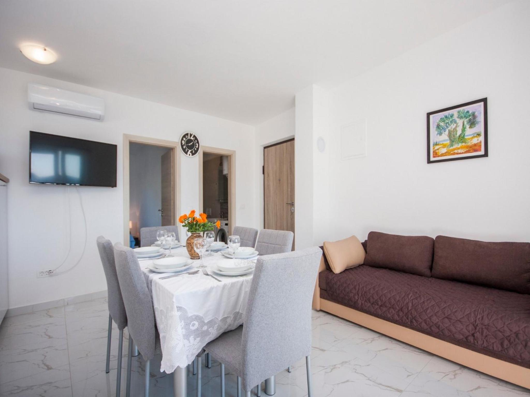 Two bedroom apartment with Balcony photo 2