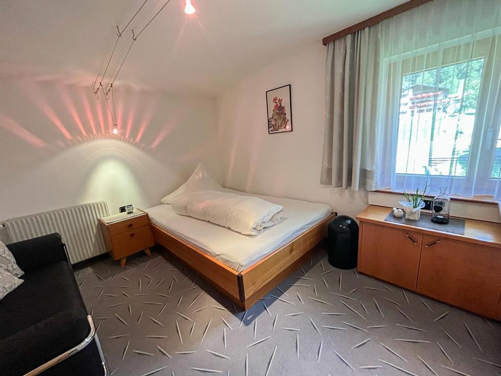 Two-Bedroom Apartment with Shower  photo 3