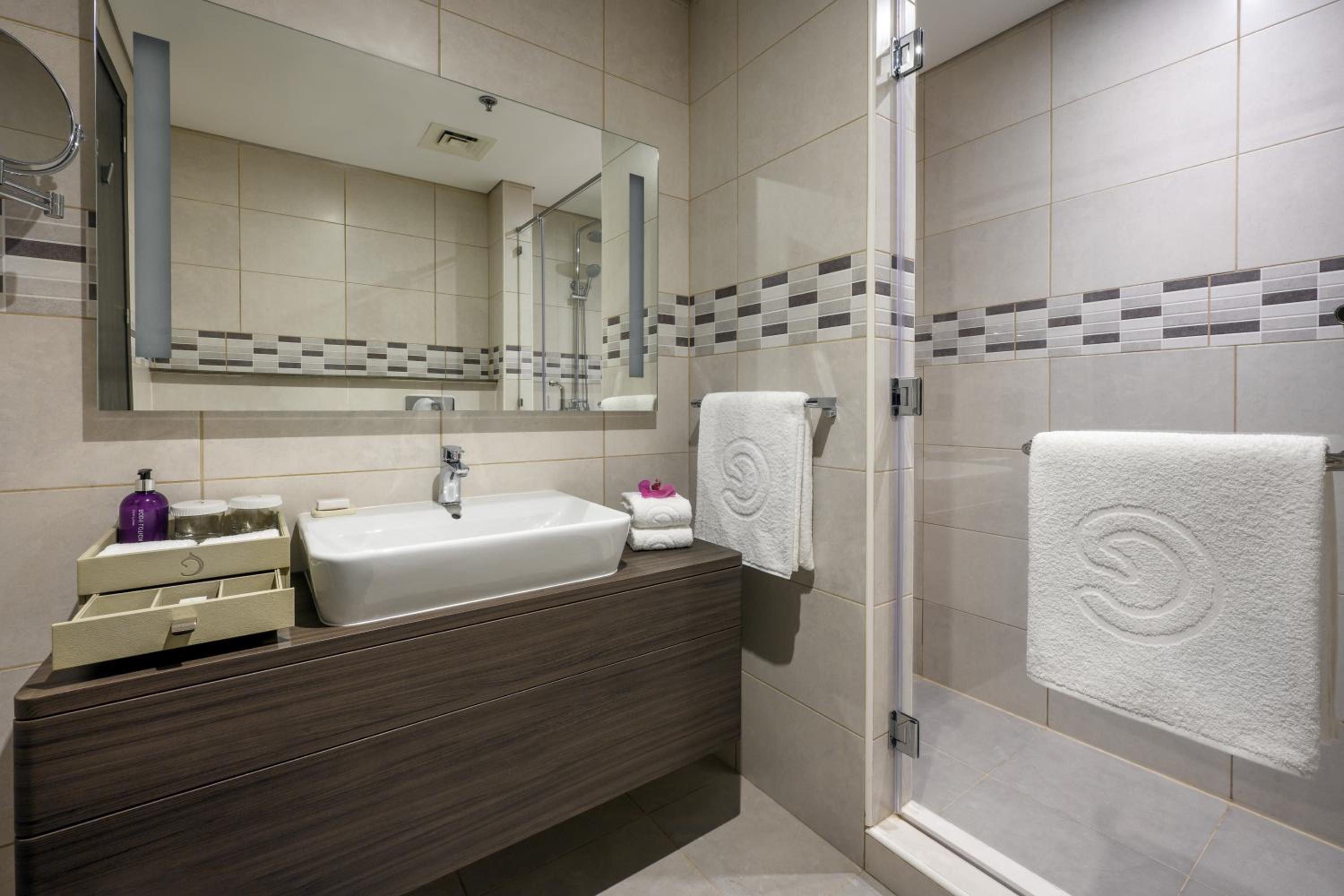 Deluxe Two Bedroom City View Residence - Photo 4