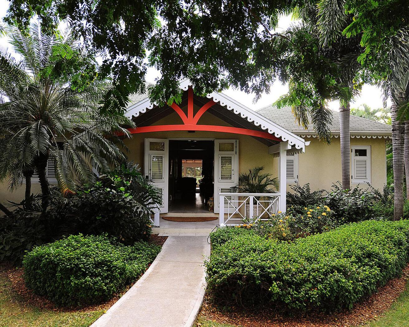 Three-Bedroom Residence Palm Grove photo 1