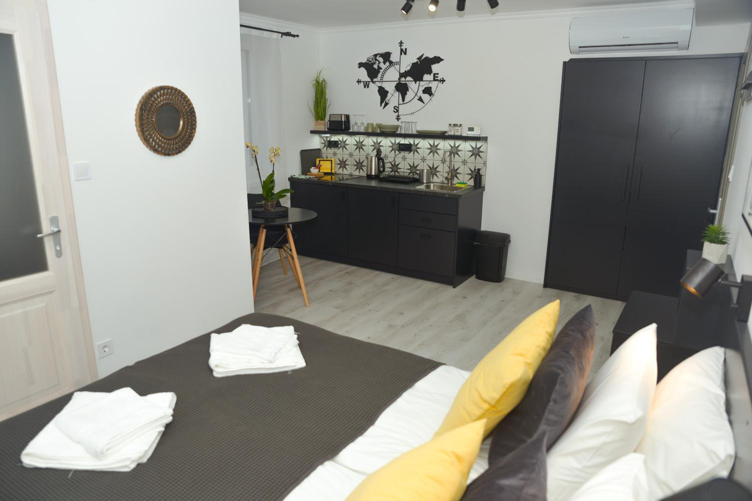 One-Bedroom Apartment photo 1