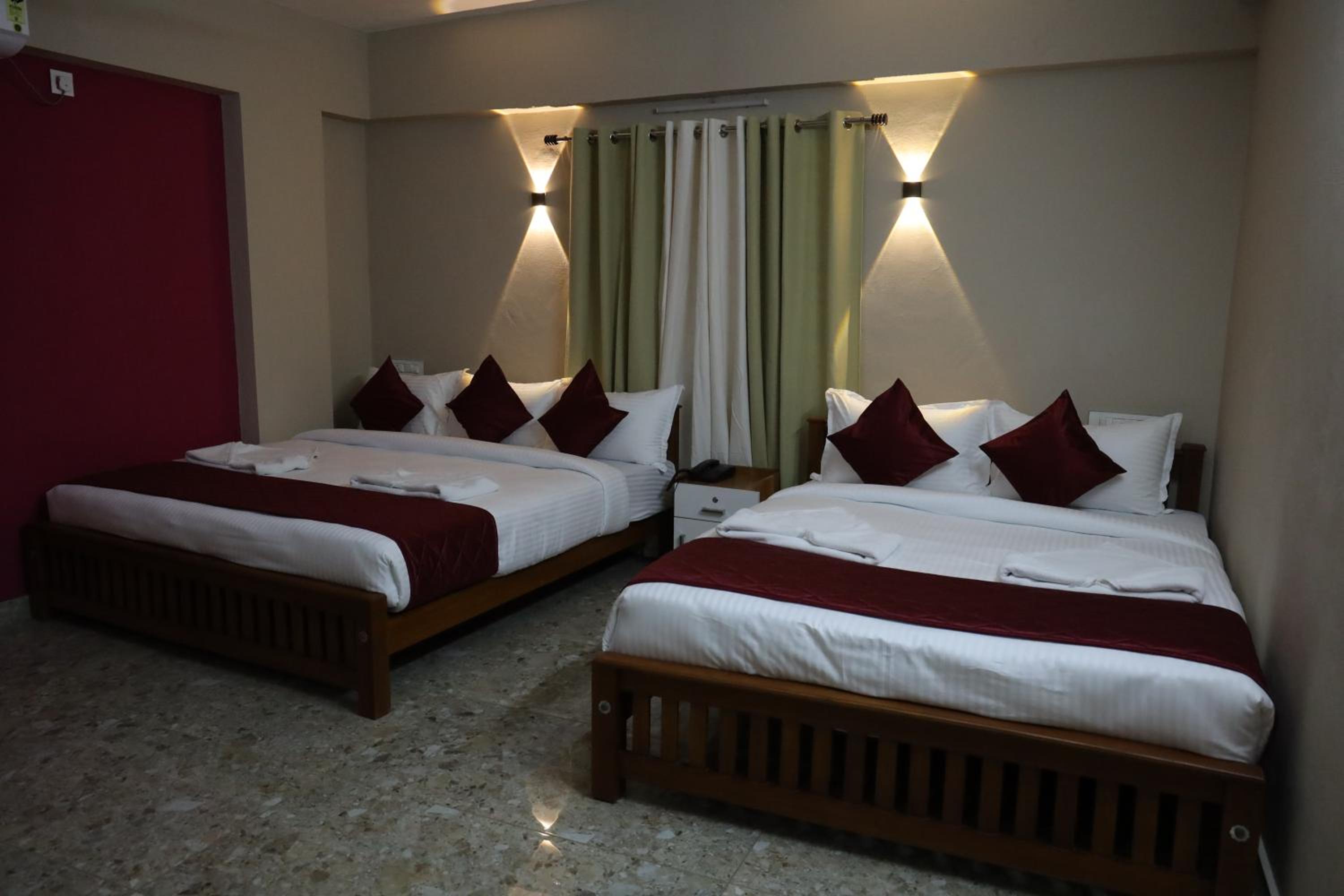 Deluxe Family Suite - Photo 1