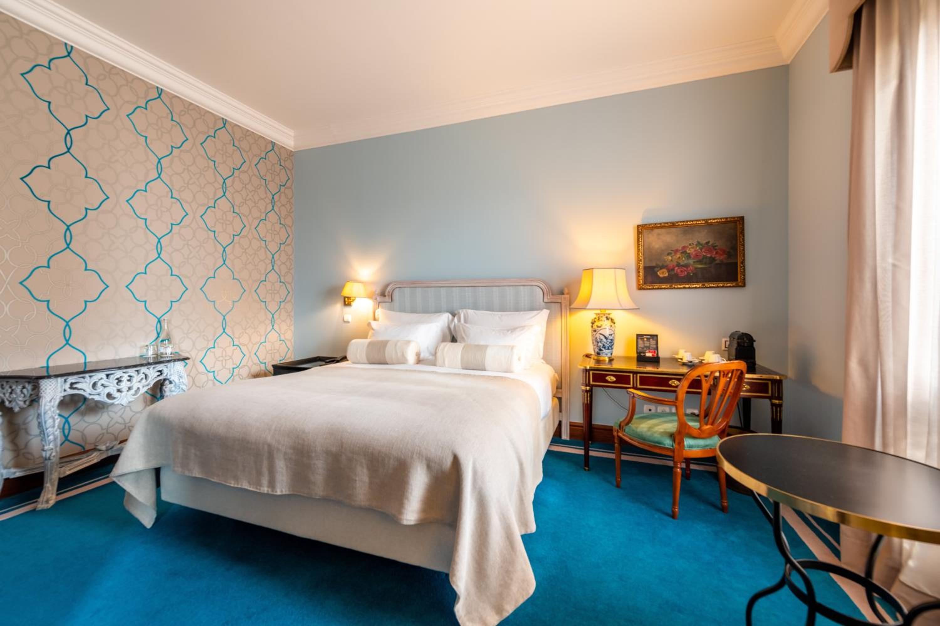 Deluxe Room with City View - Photo 3