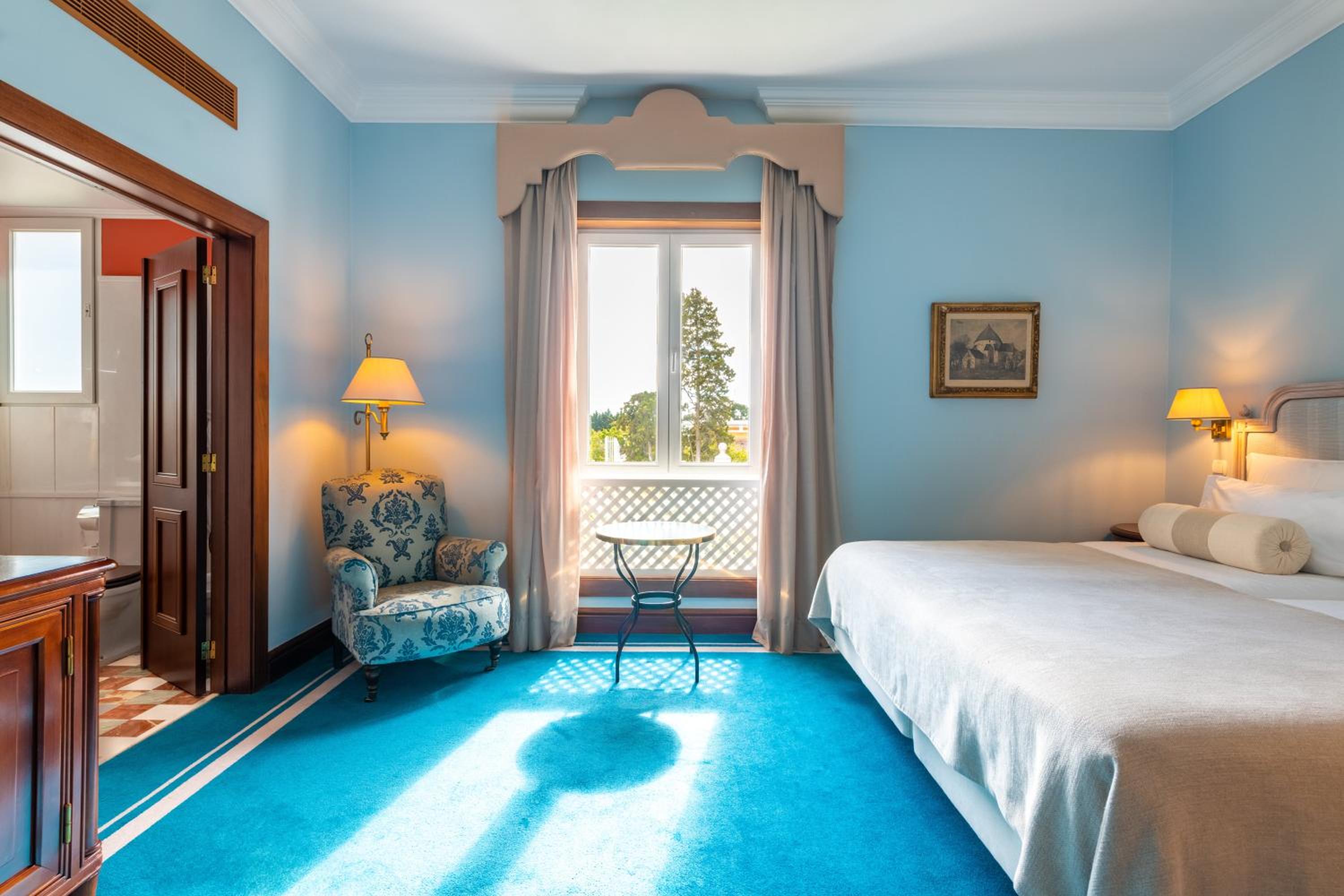 Deluxe Room with City View - Photo 6