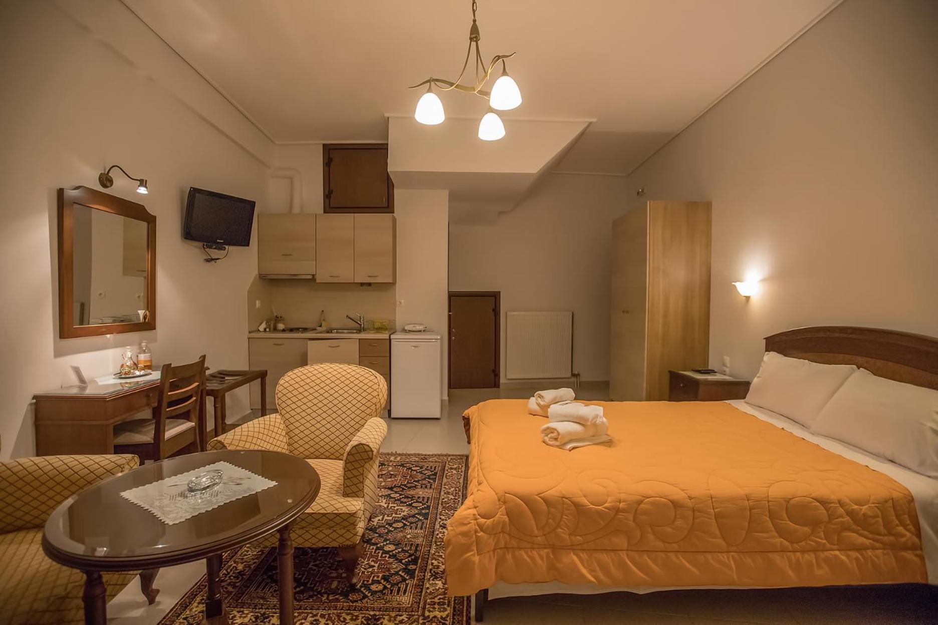 Triple Room with Lake View - Photo 3
