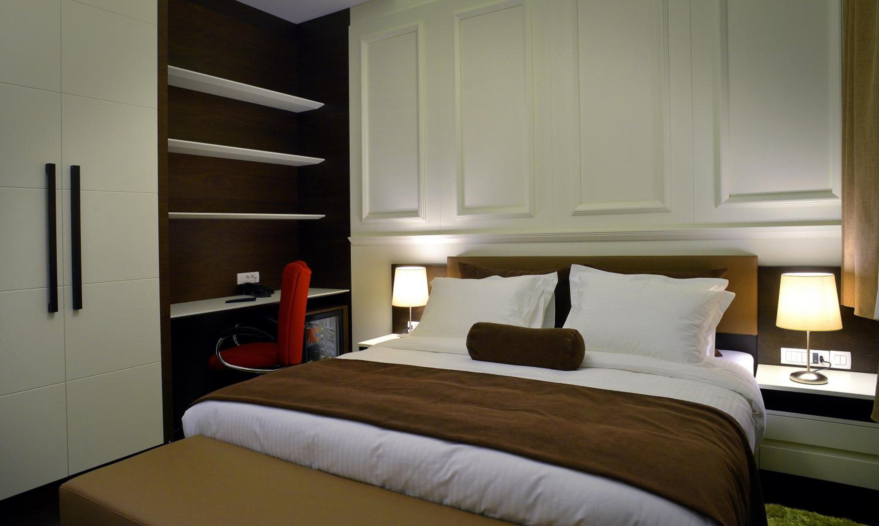 Luxury Suite with Free Parking - Photo 30