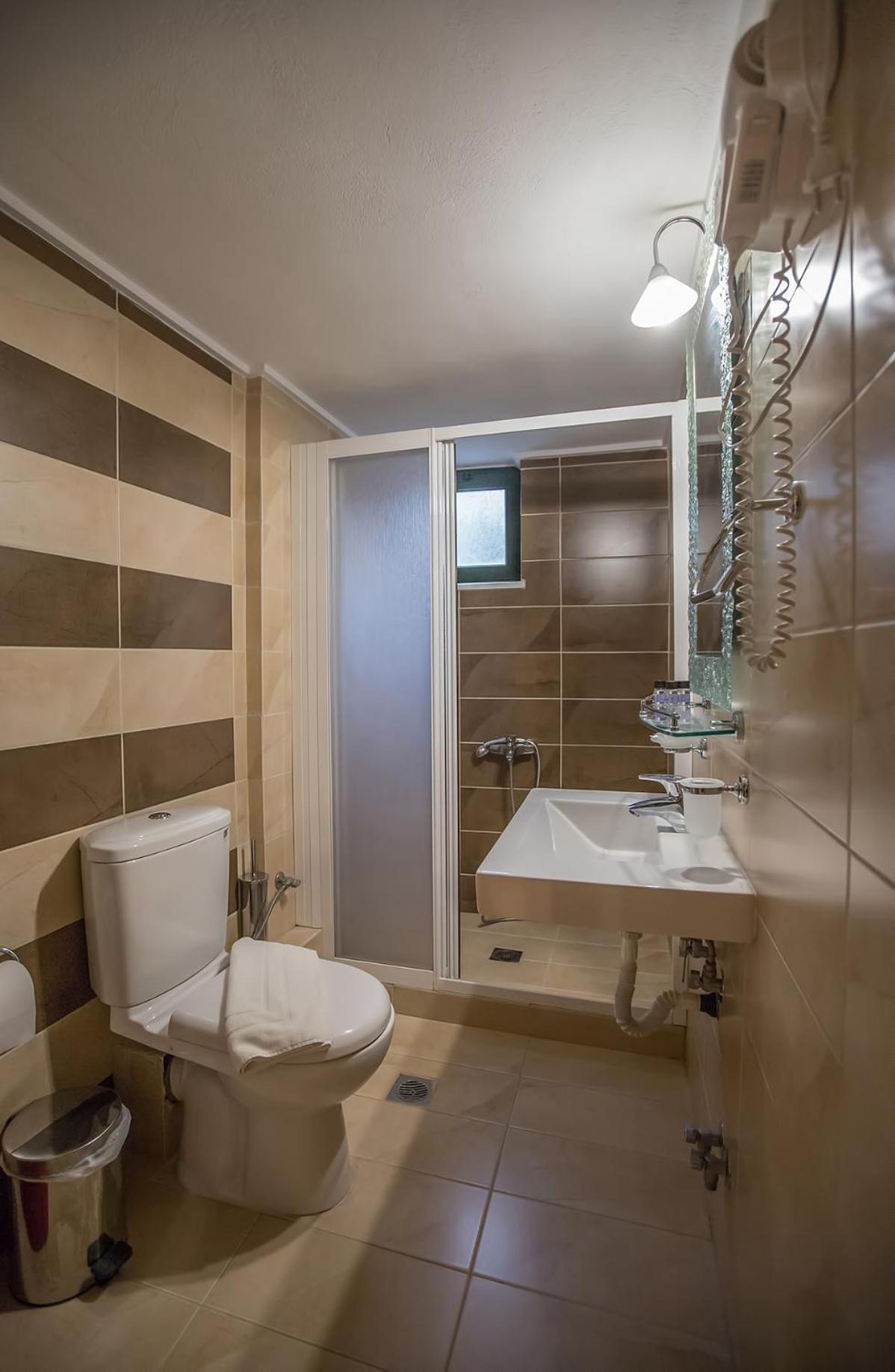 Budget Double Room - Photo 7