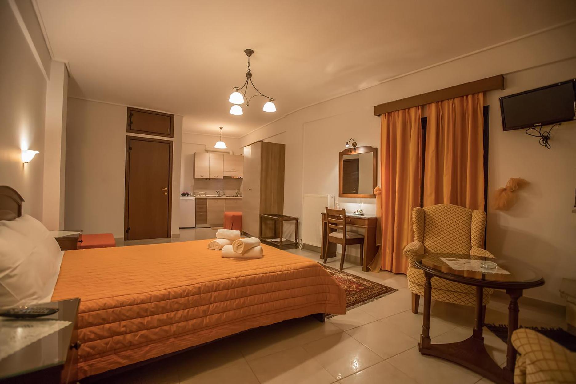 Double Room with Lake View - Photo 8